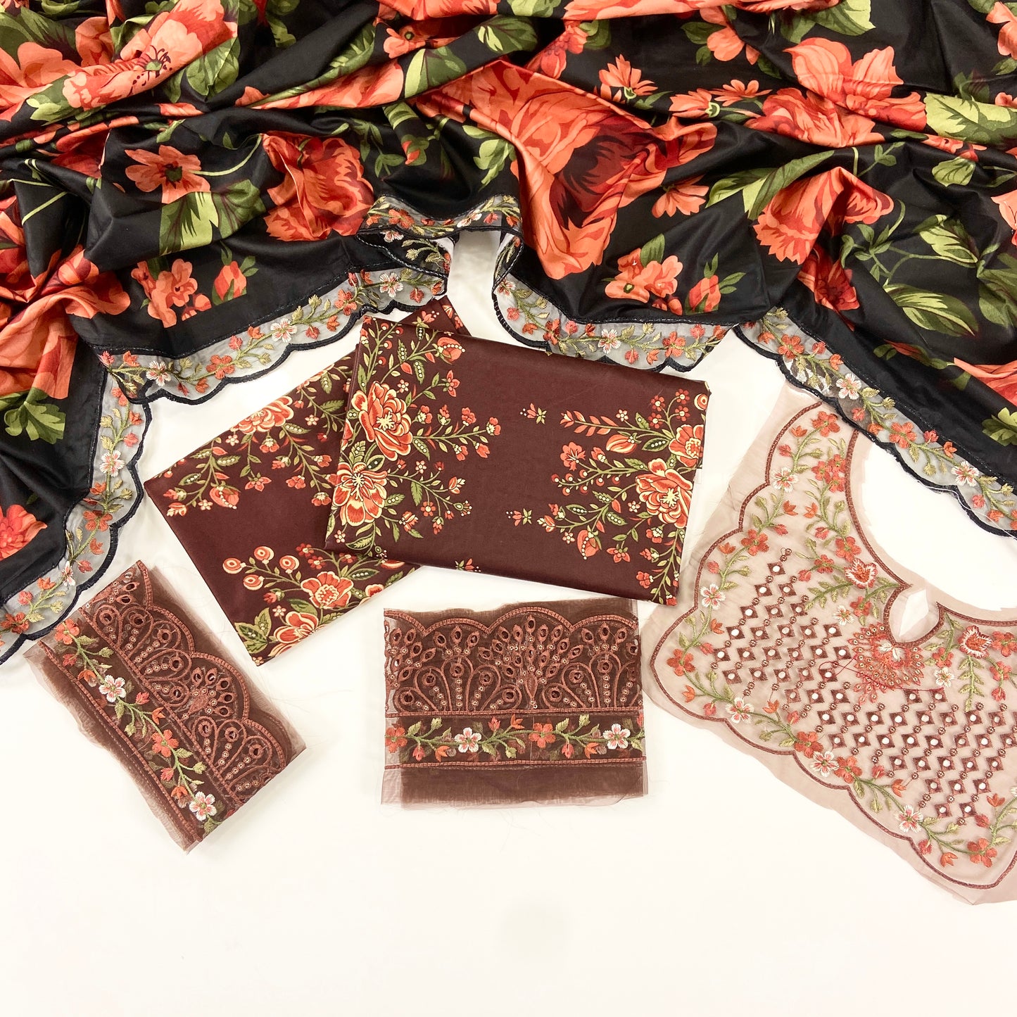 Iznik Printed Linen With Embroidered Patches-3PC