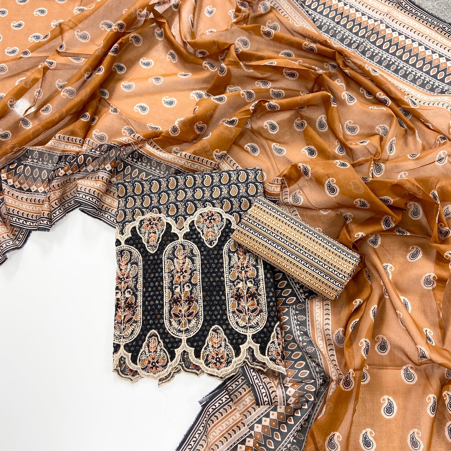 Rameen By Anaya Noor Printed & Laser Cutwork Emb Lawn 3PC