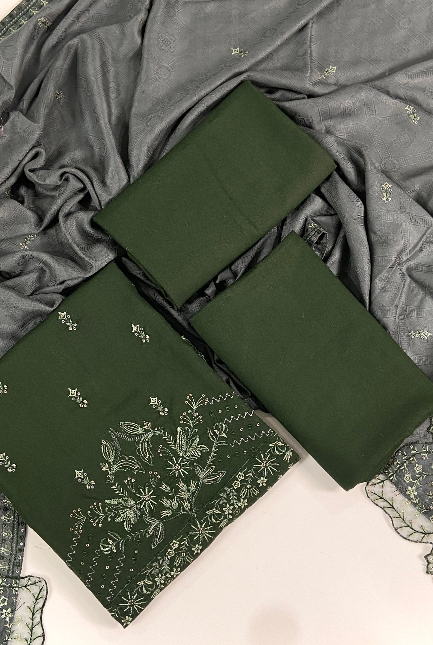 Anaya Noor Embroidered Dhanak 3PC