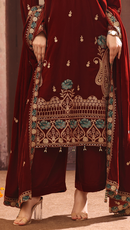 Makhmal By Zarineh Luxury Embroidered Velvet 3PC