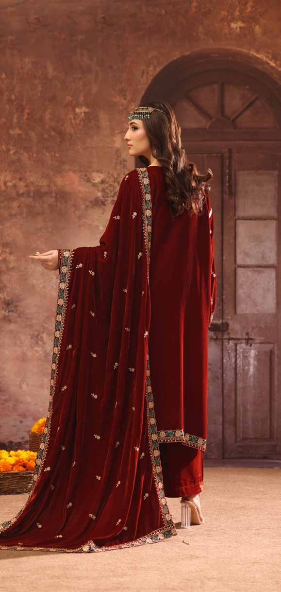 Makhmal By Zarineh Luxury Embroidered Velvet 3PC