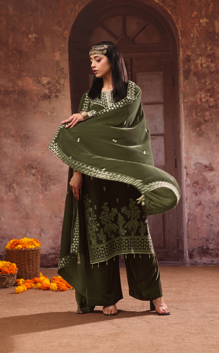 Makhmal By Zarineh Luxury Embroidered Velvet 3PC