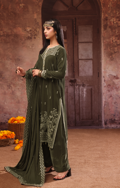 Makhmal By Zarineh Luxury Embroidered Velvet 3PC
