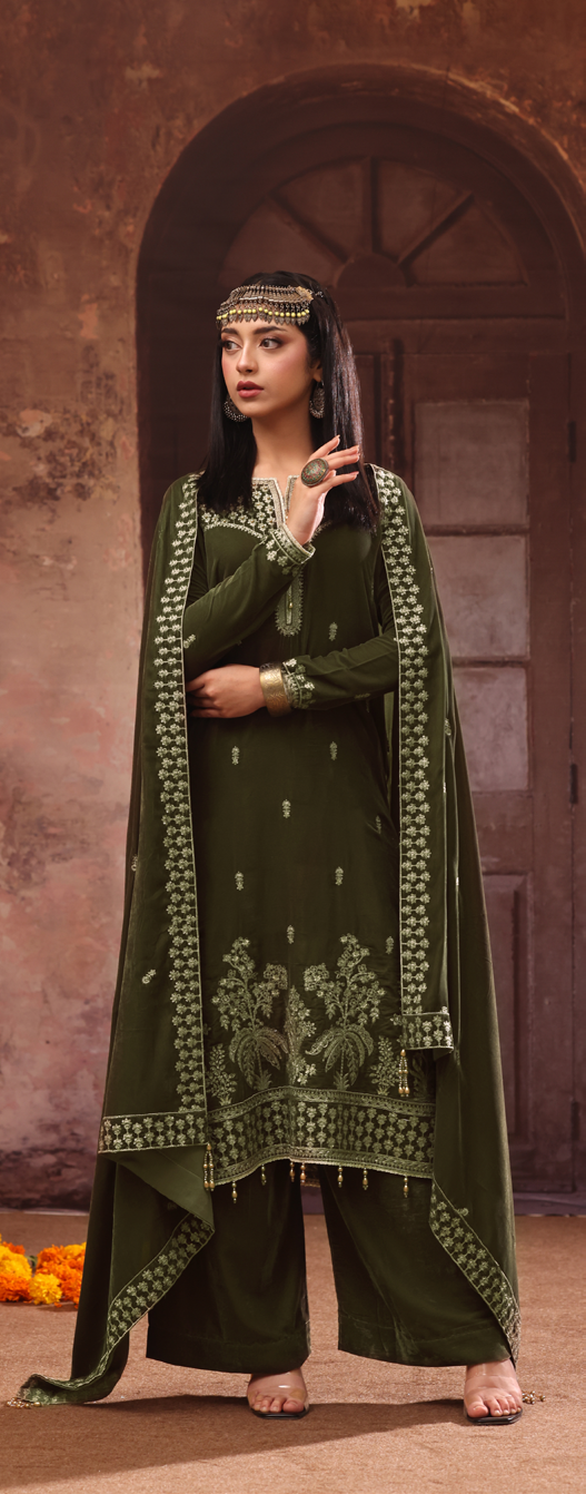 Makhmal By Zarineh Luxury Embroidered Velvet 3PC