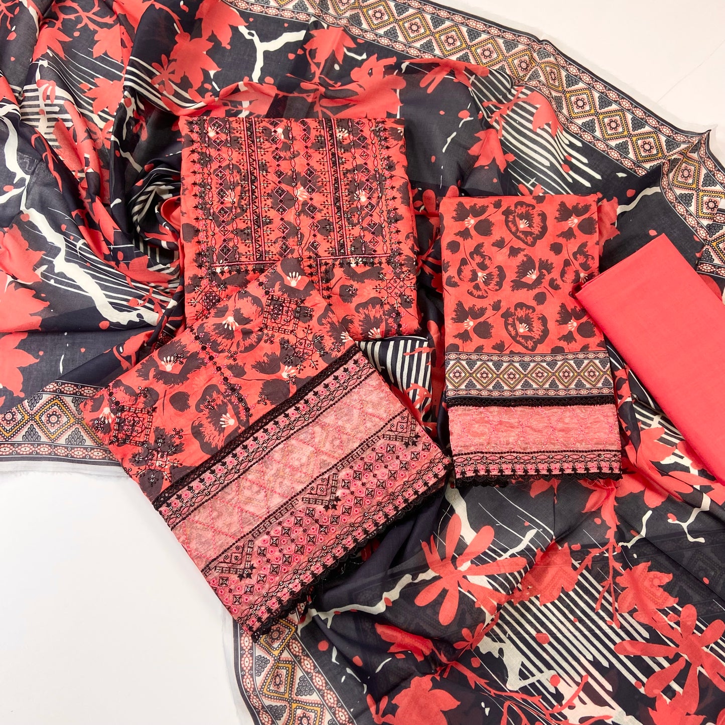 Fantak By Anaya Noor Heavy Emb Lawn 3PC