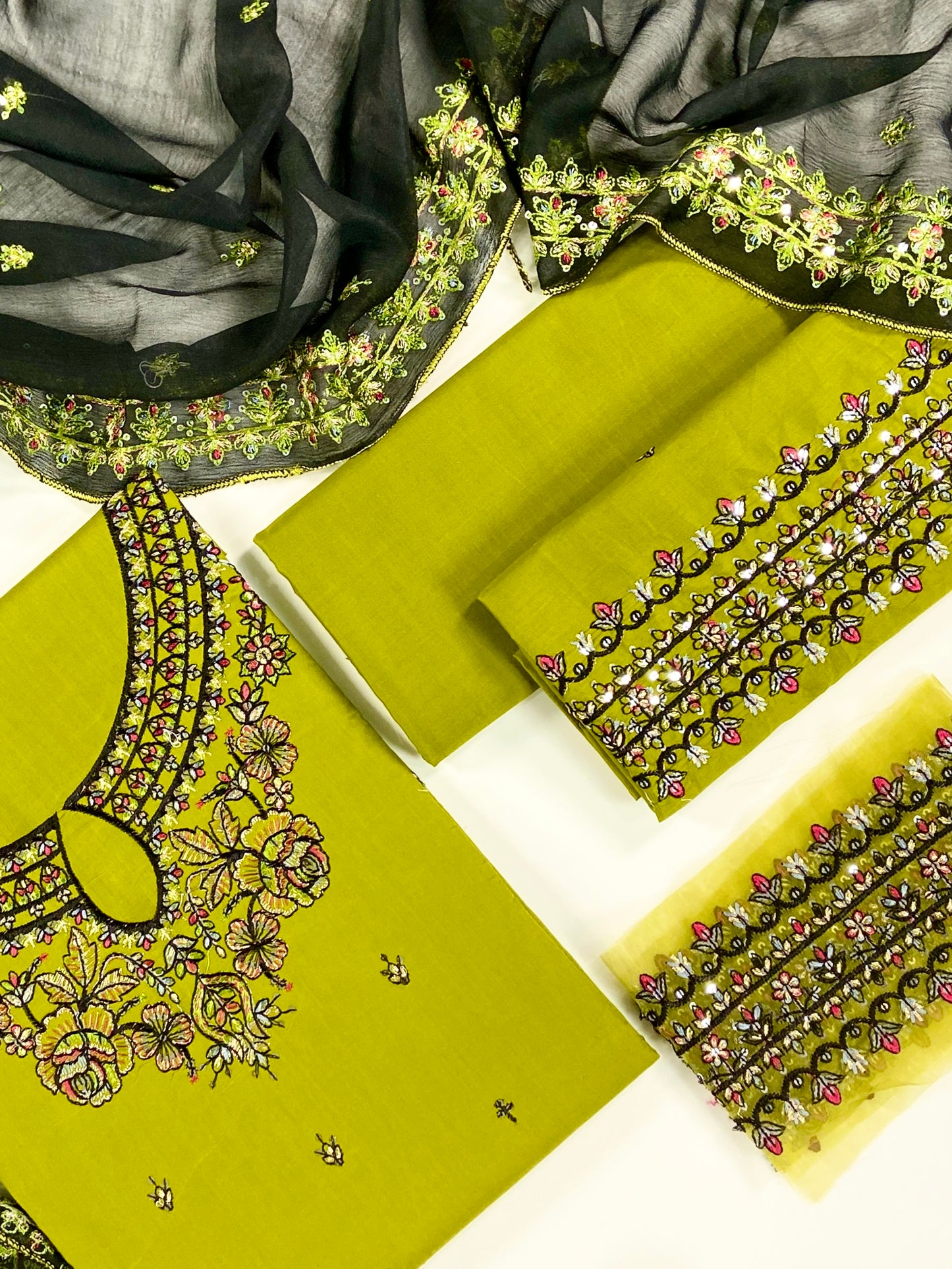 Sapphire Luxury Embroidered Lawn 3PC