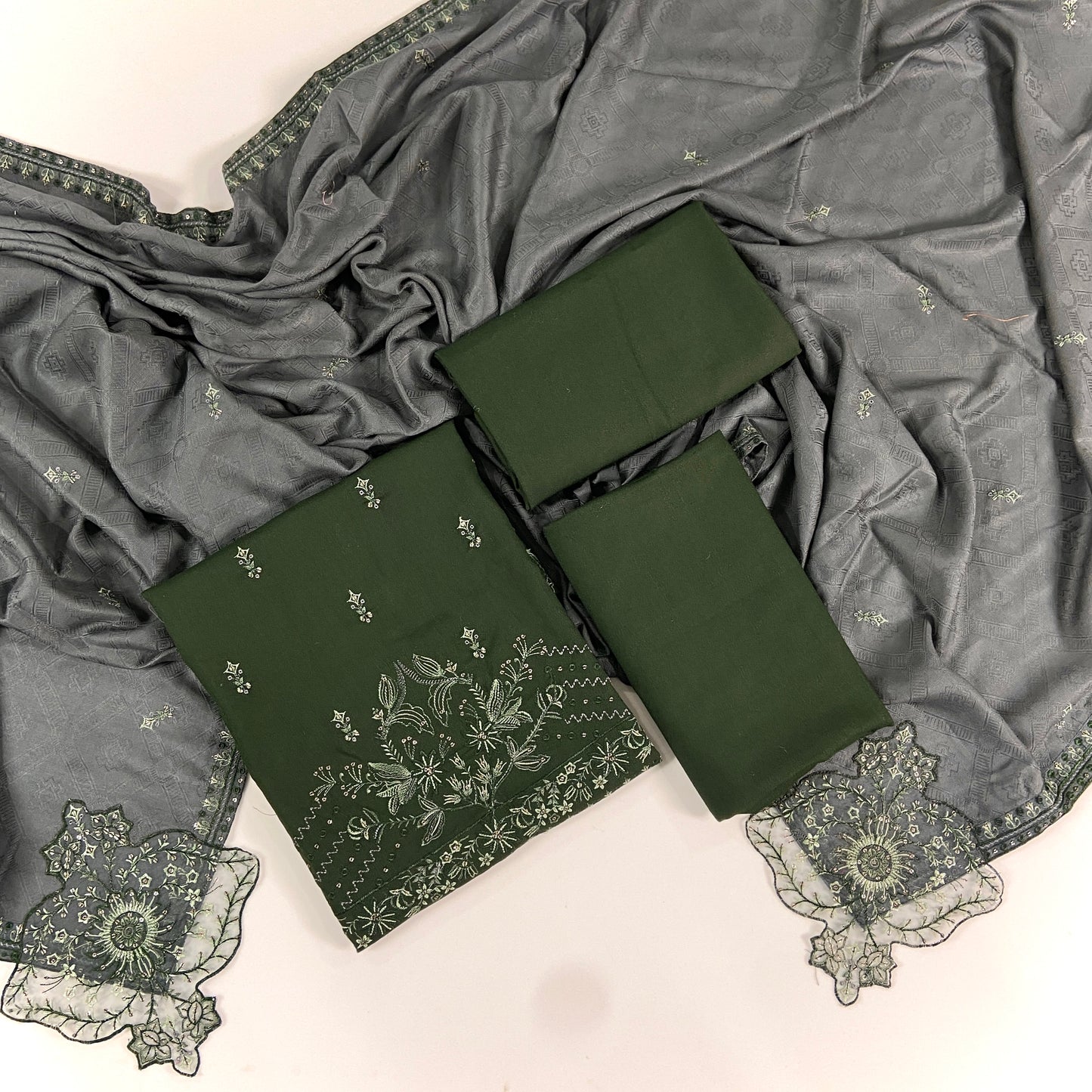 Anaya Noor Embroidered Dhanak 3PC