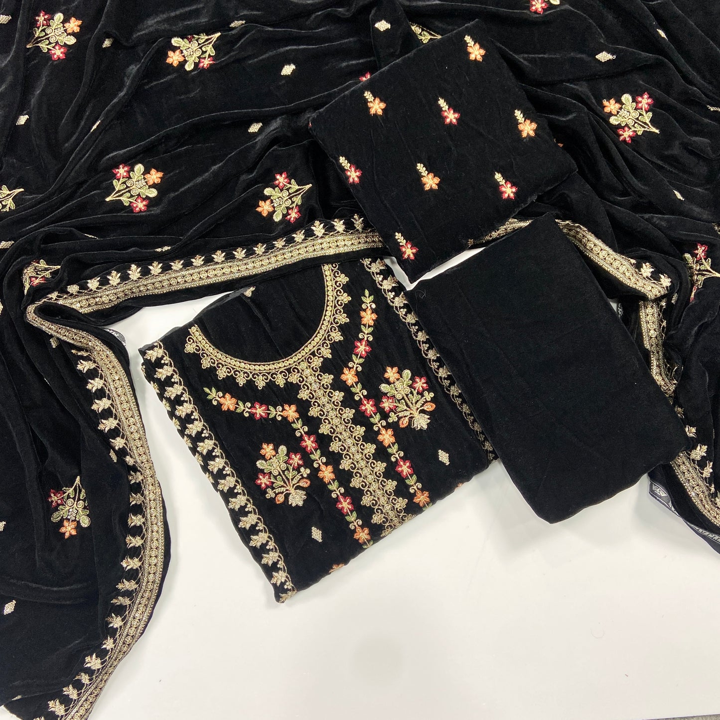 Maria B Luxury Velvet Embroidered Suit – 3PC