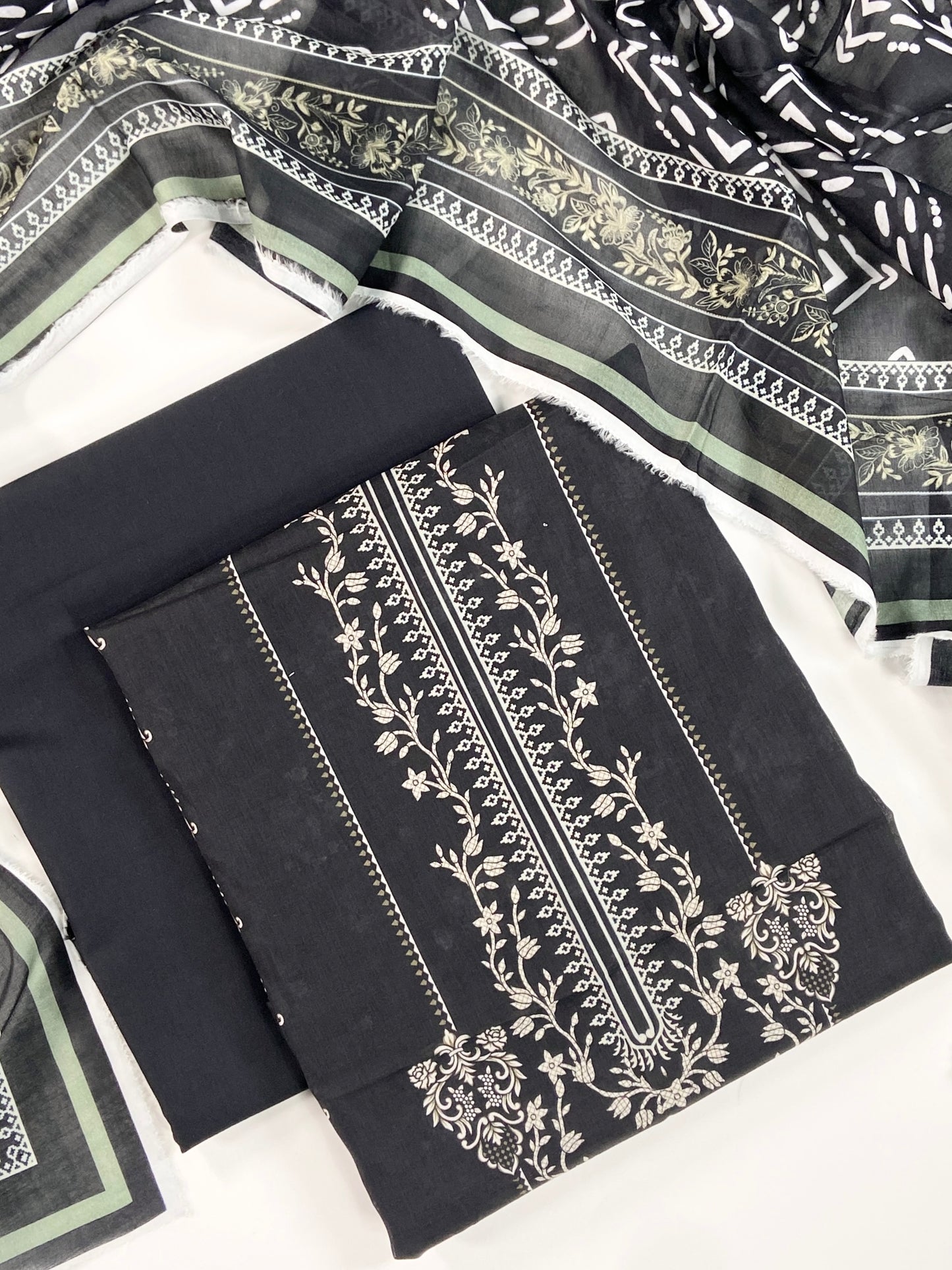 Mashaim Digital Printed Lawn 3PC