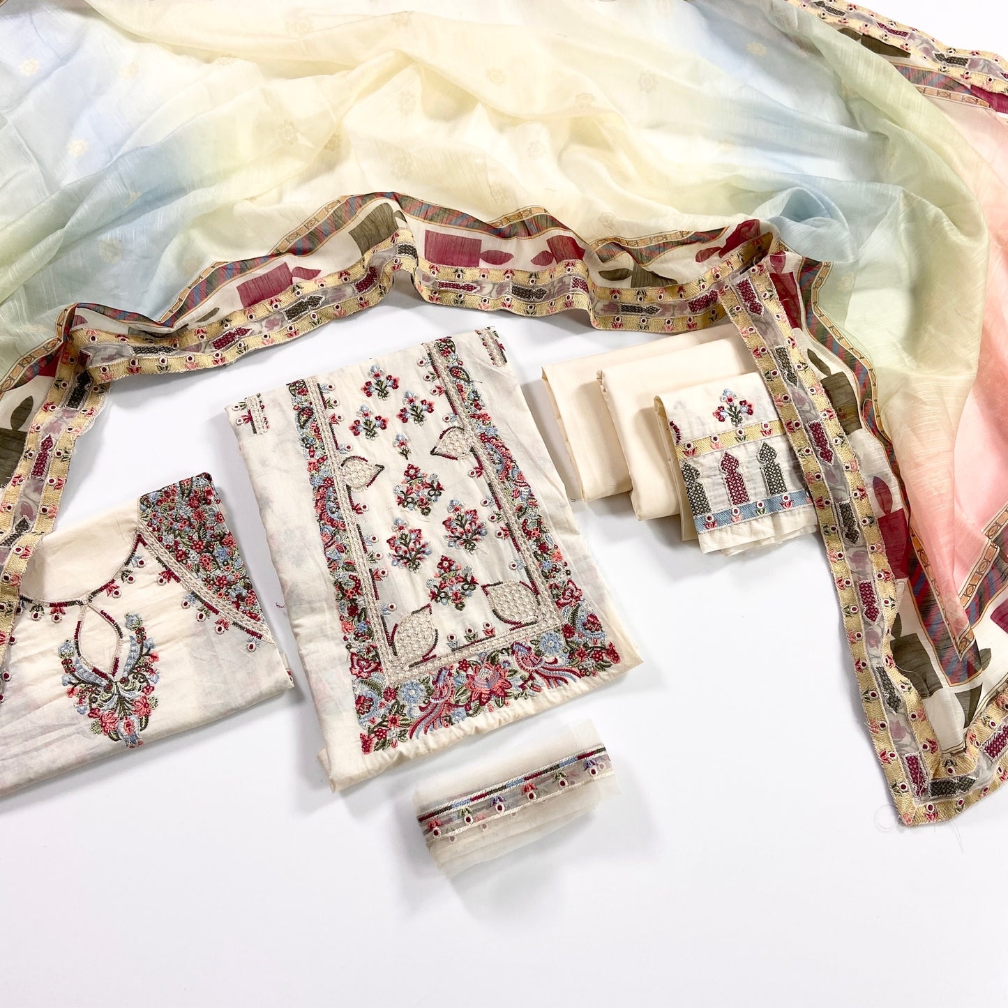 Jazmin Luxury Embroidered Lawn 3PC