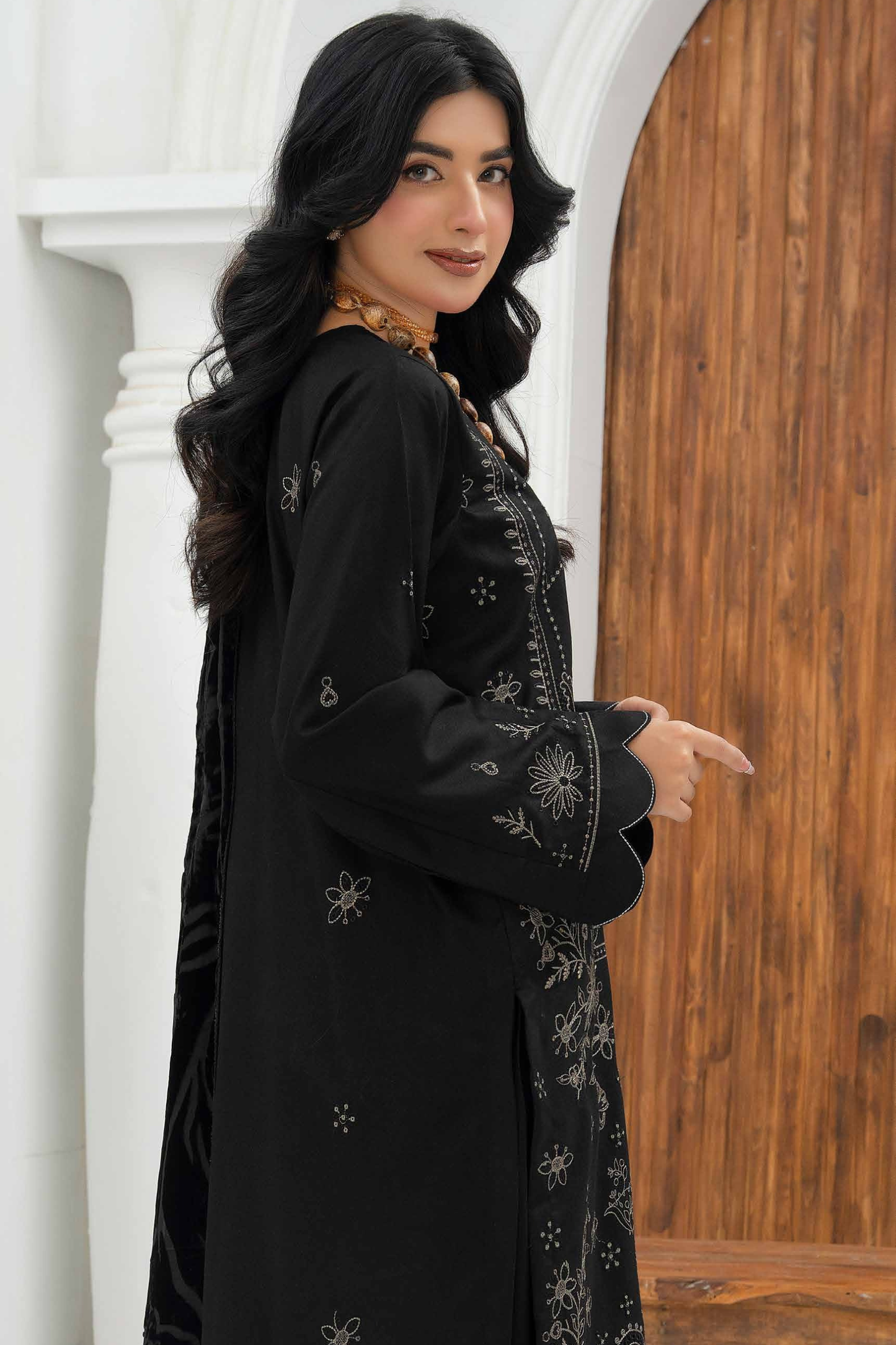 Rajwan Emb Dhanak with Plachi Shawl 3PC