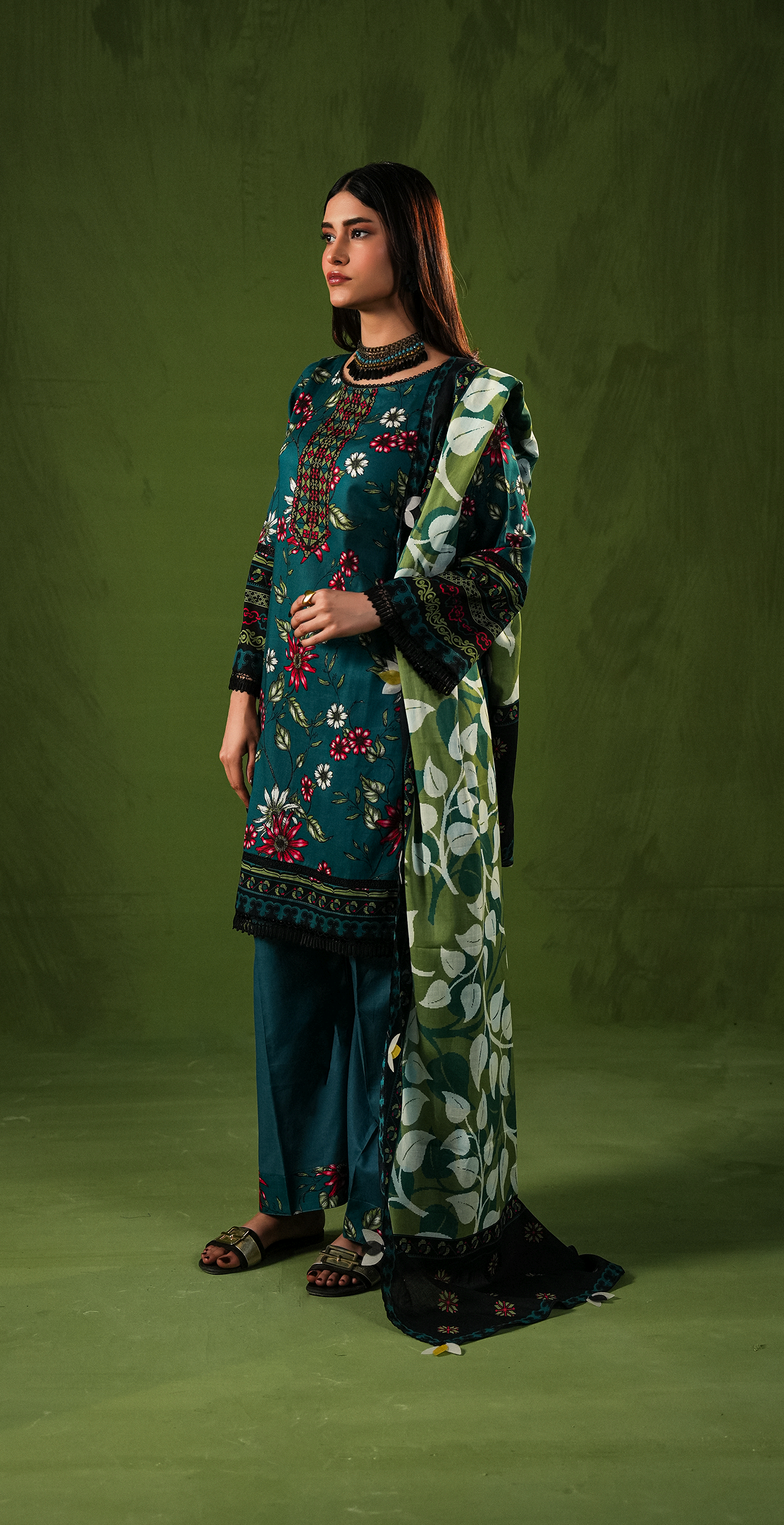 Aangan By Paltar Premium Printed Lawn 3PC