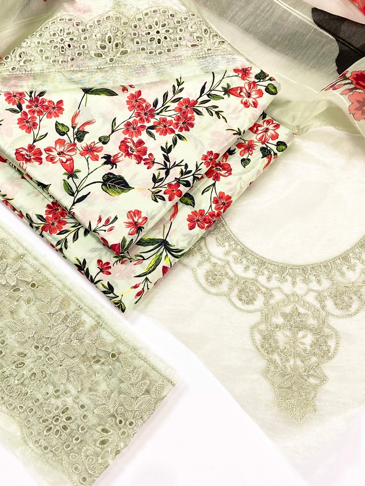 Baroque Embroidered With Patches Lawn 3PC