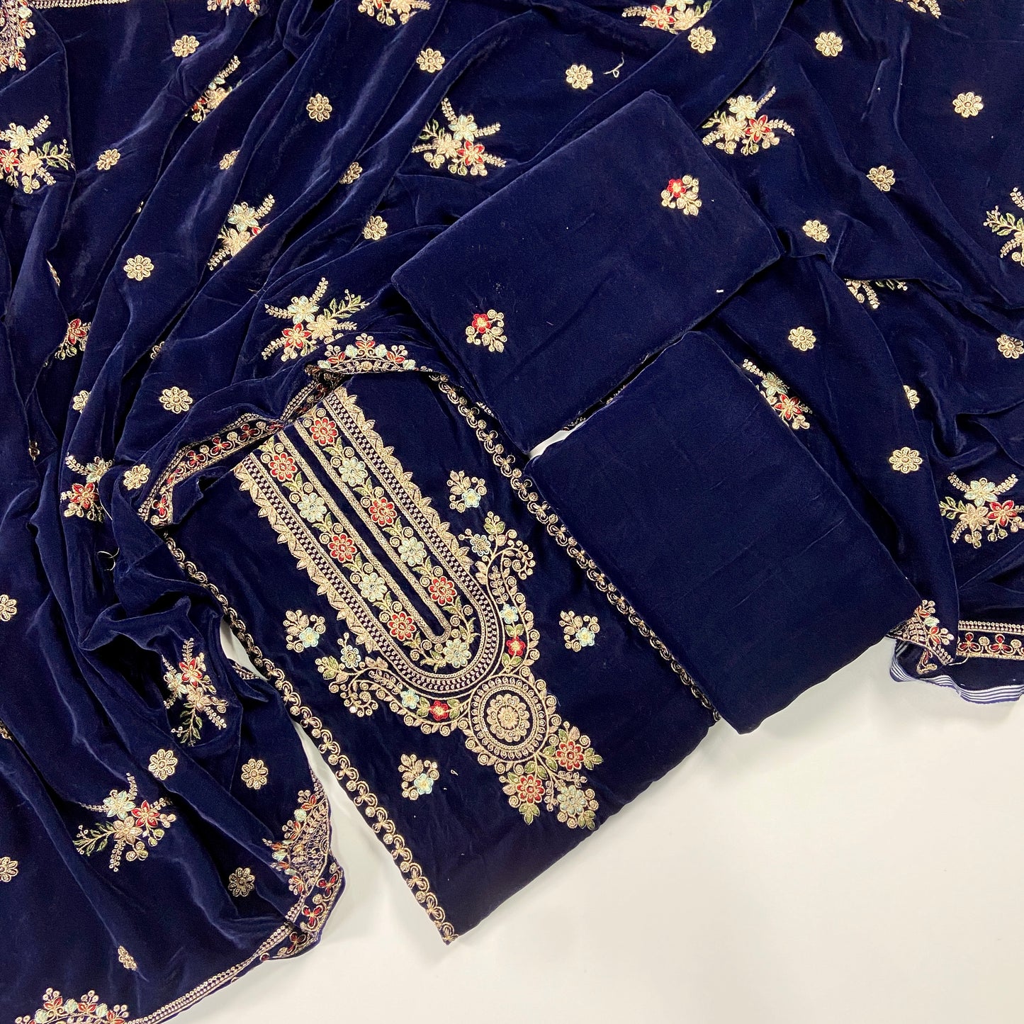 Maria B Luxury Velvet Embroidered Suit – 3PC