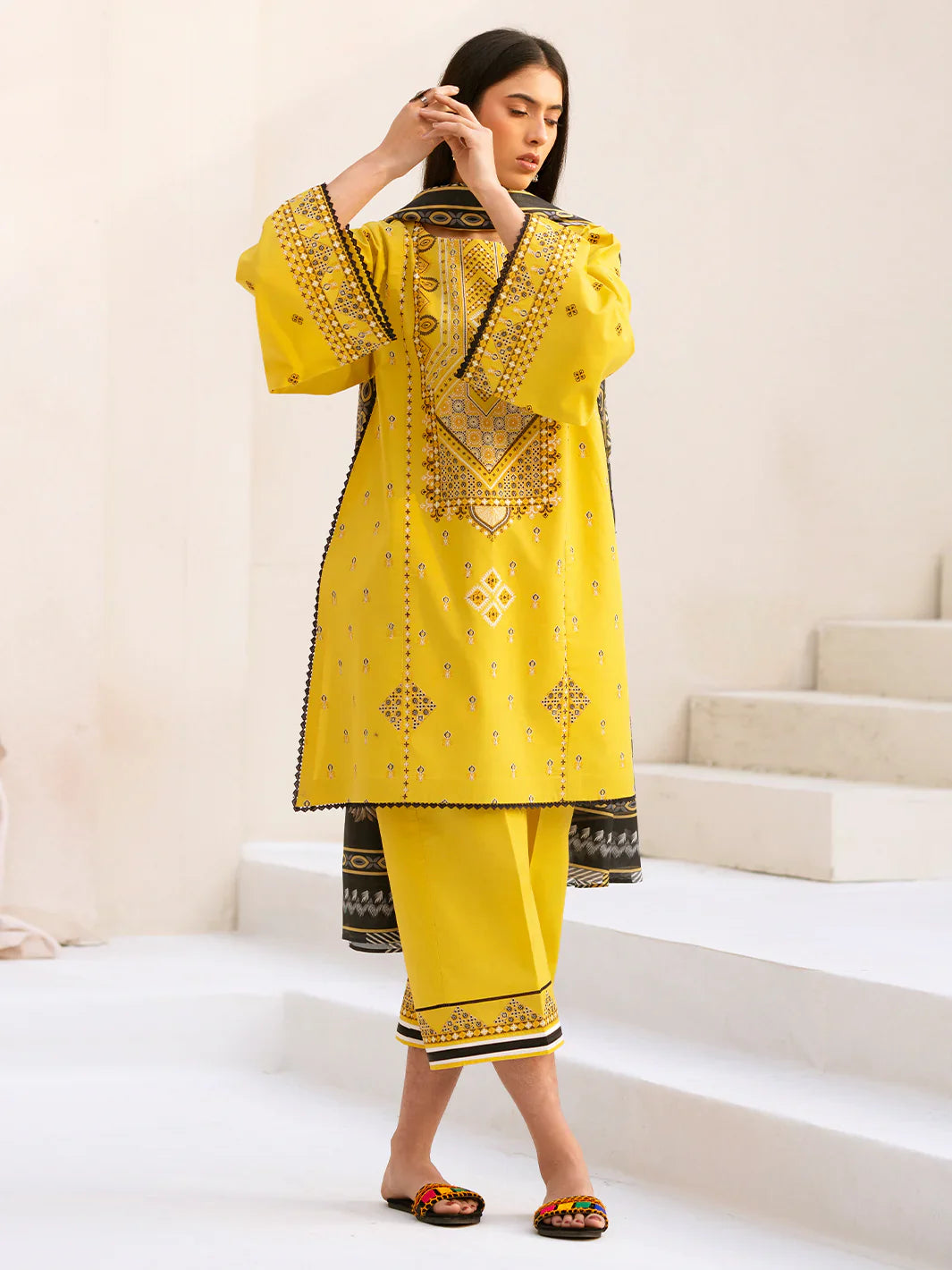 Aina by Bin Ilyas luxury Lawn 3-PC