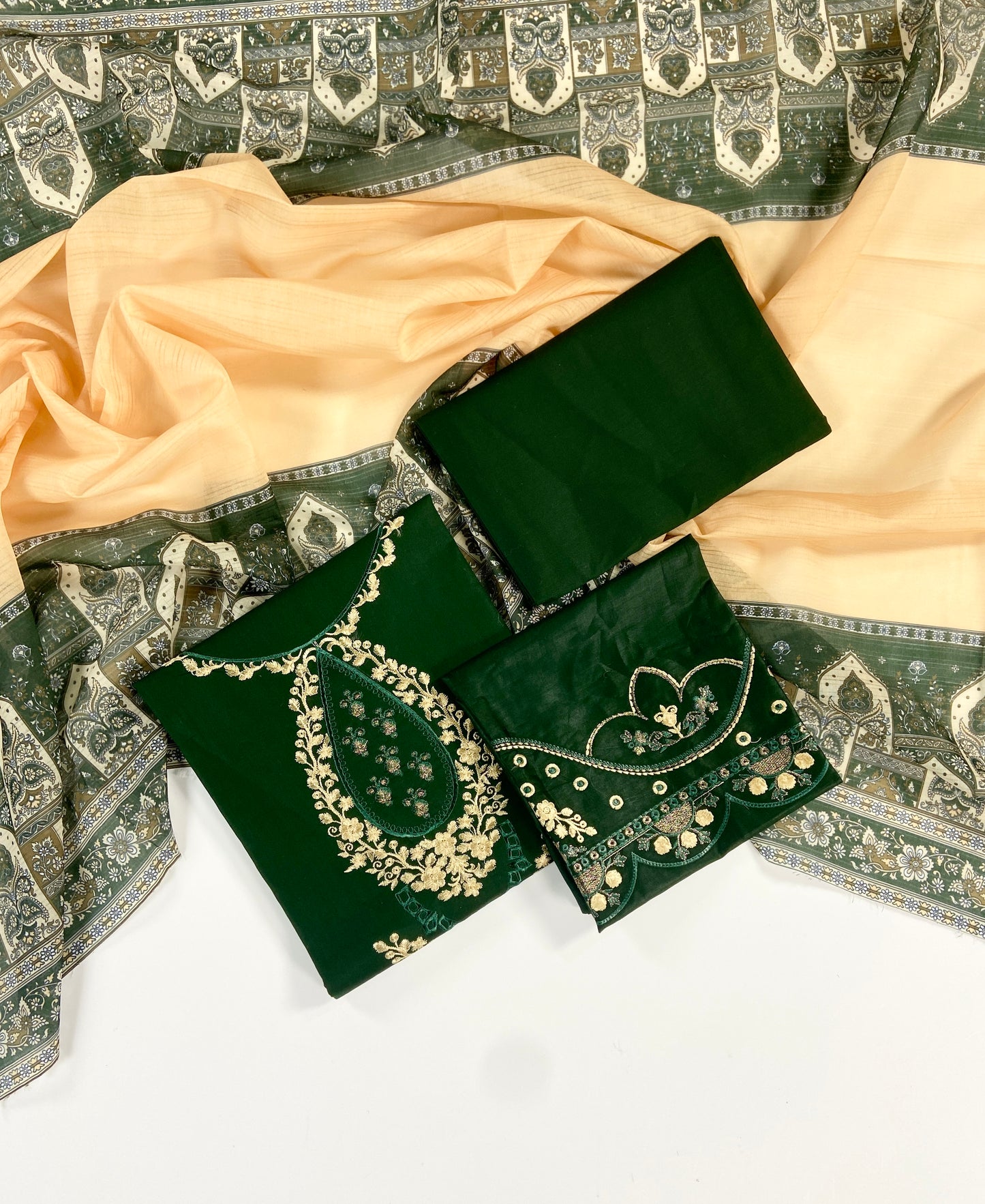 izel Luxury Embroidered Lawn 3PC