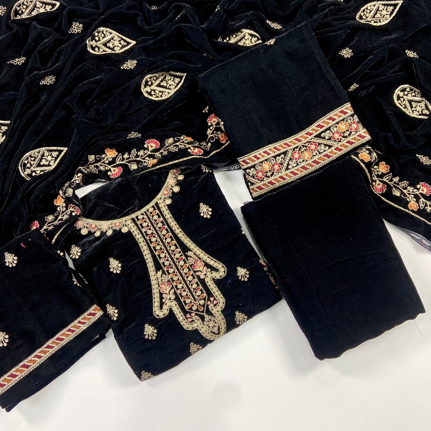 Maria B Luxury Velvet Embroidered Suit – 3PC