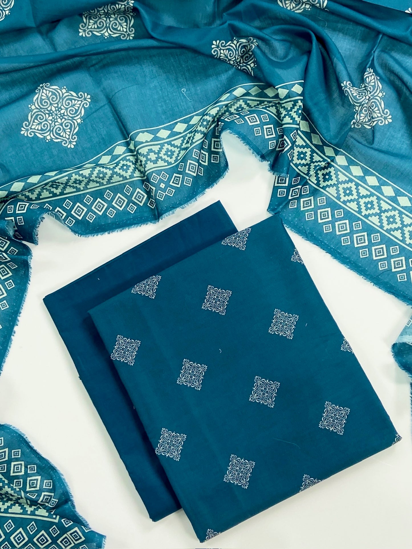 Monal Digital Printed Lawn With Voil Dupatta 3PC