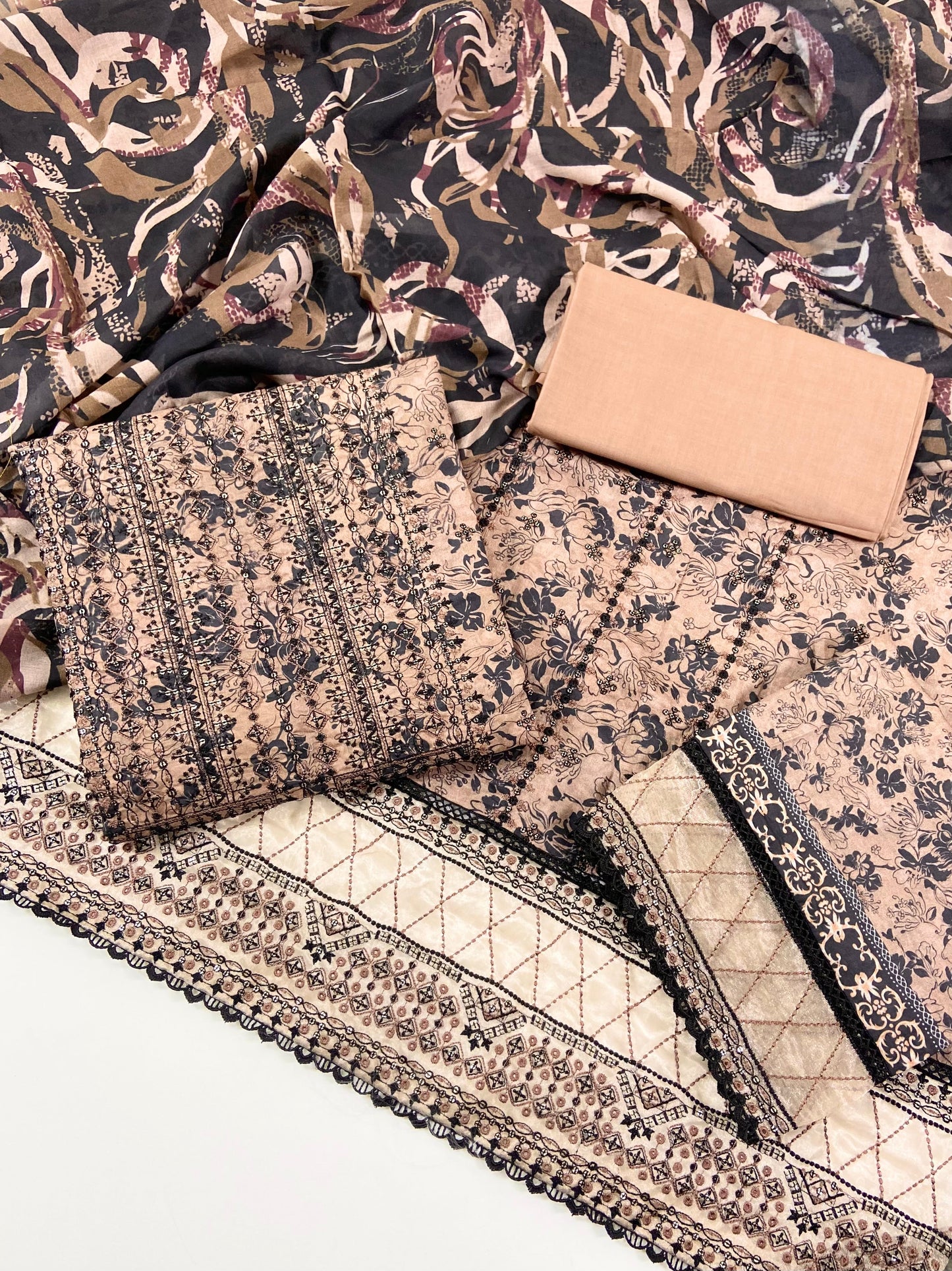 Fantak By Anaya Noor Heavy Emb Lawn 3PC
