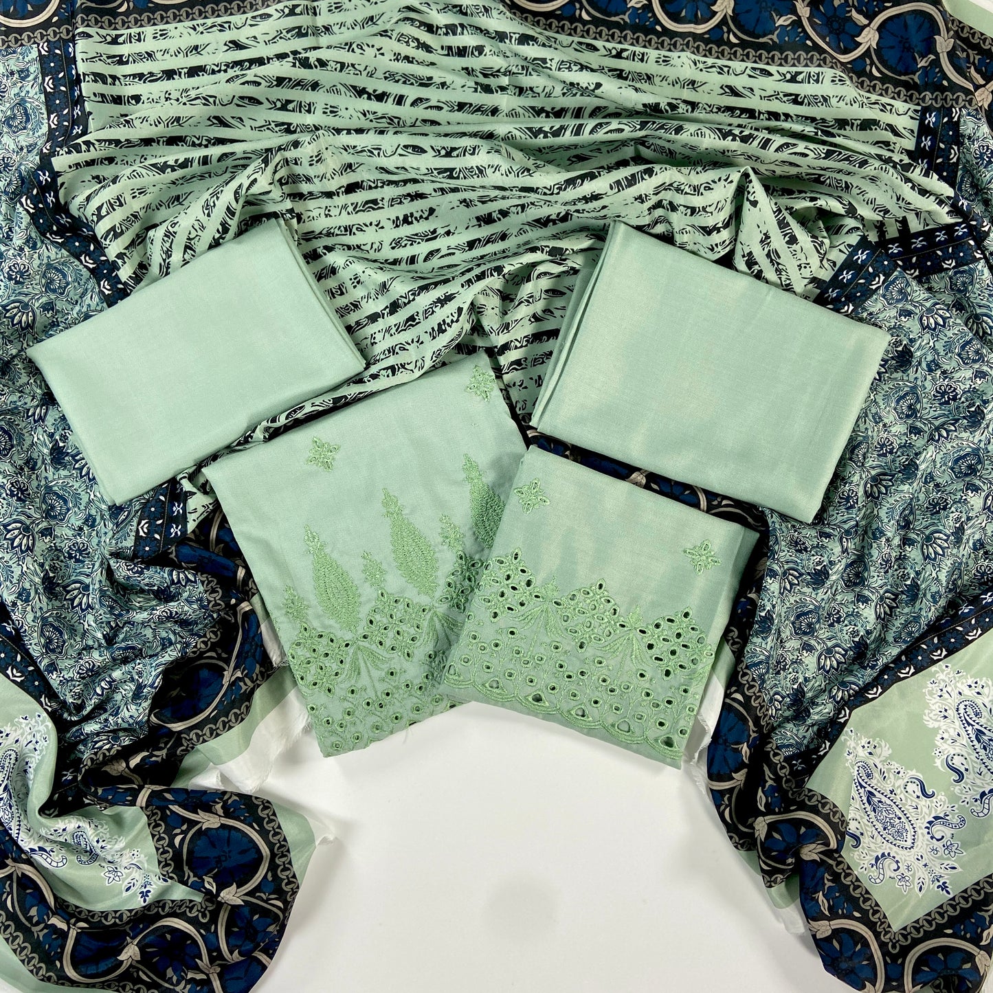 Anaya Noor Embroidered Dhanak 3PC