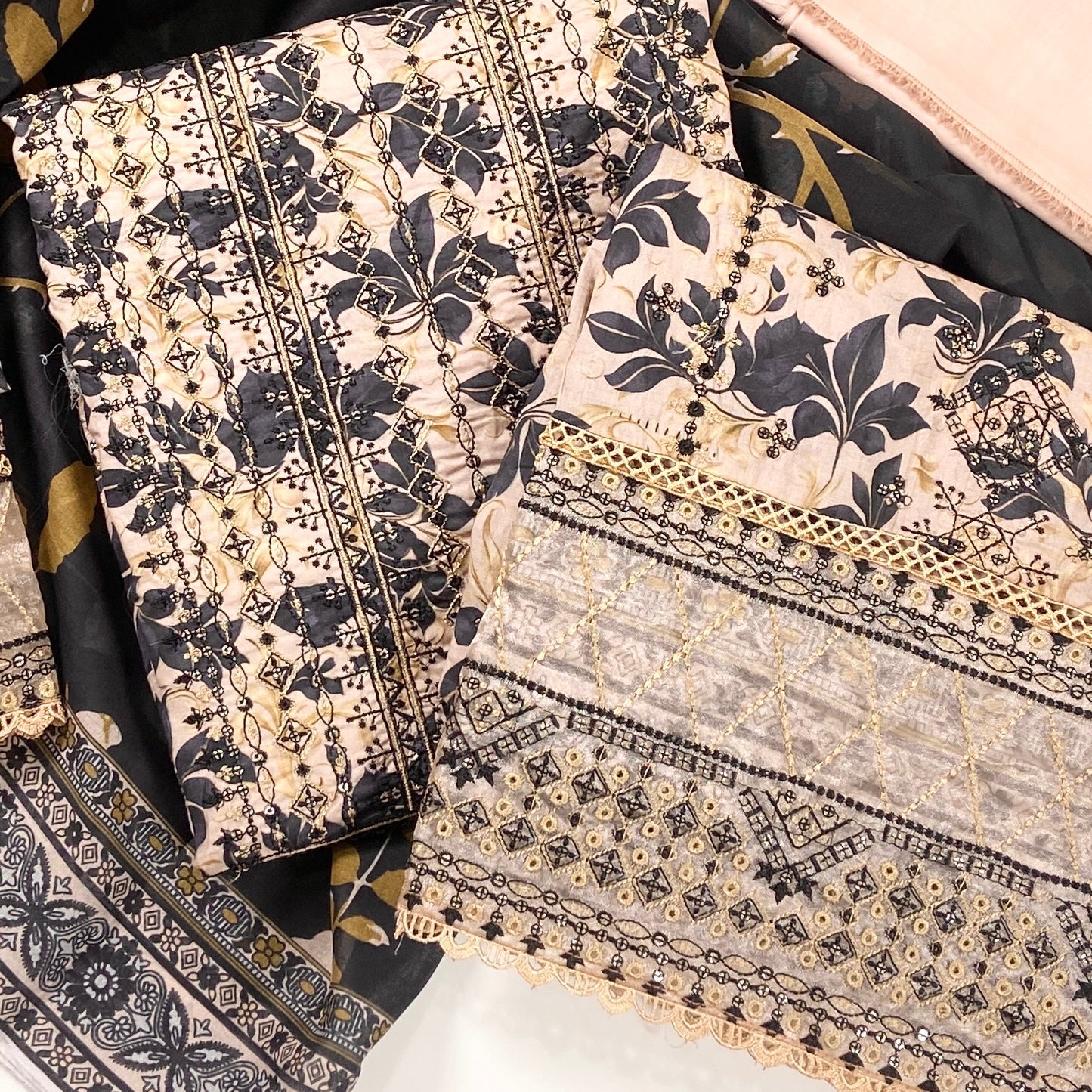 Fantak By Anaya Noor Heavy Emb Lawn 3PC