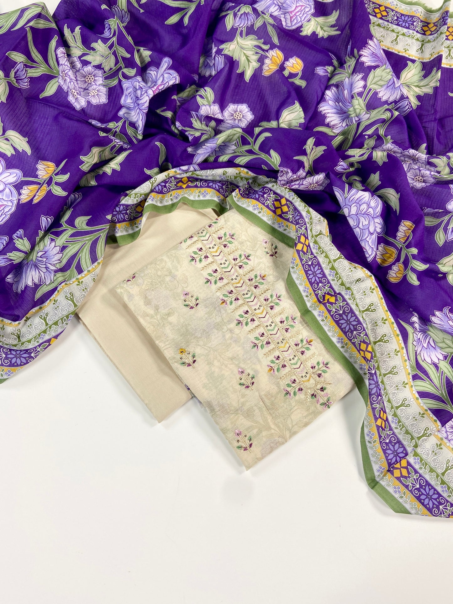 Anaya Noor Bana Dora Embroidered Lawn 3PC