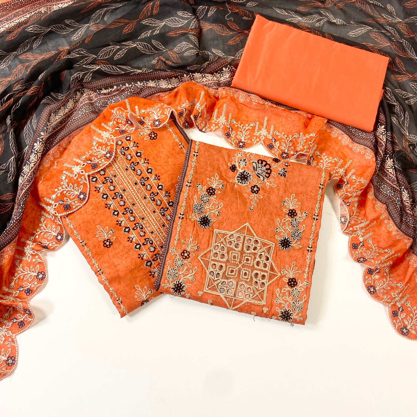 Almeerah Emb With Cutwork Dupatta Lawn 3PC