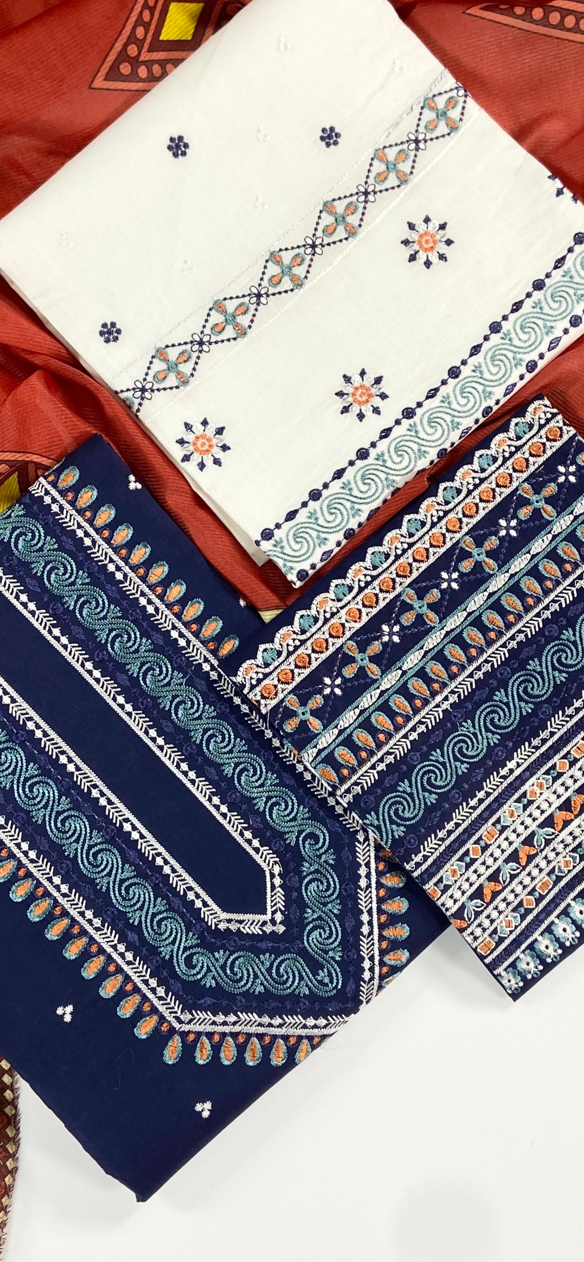 Jazmin Luxury Embroidered Lawn 3PC