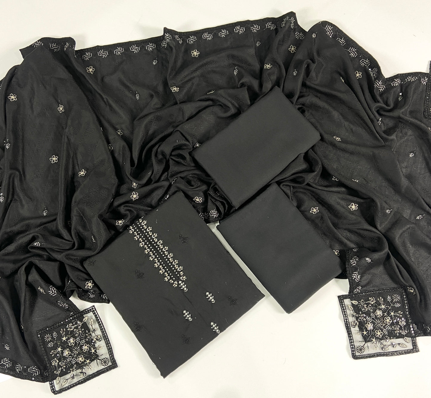 Anaya Noor Embroidered Dhanak 3PC