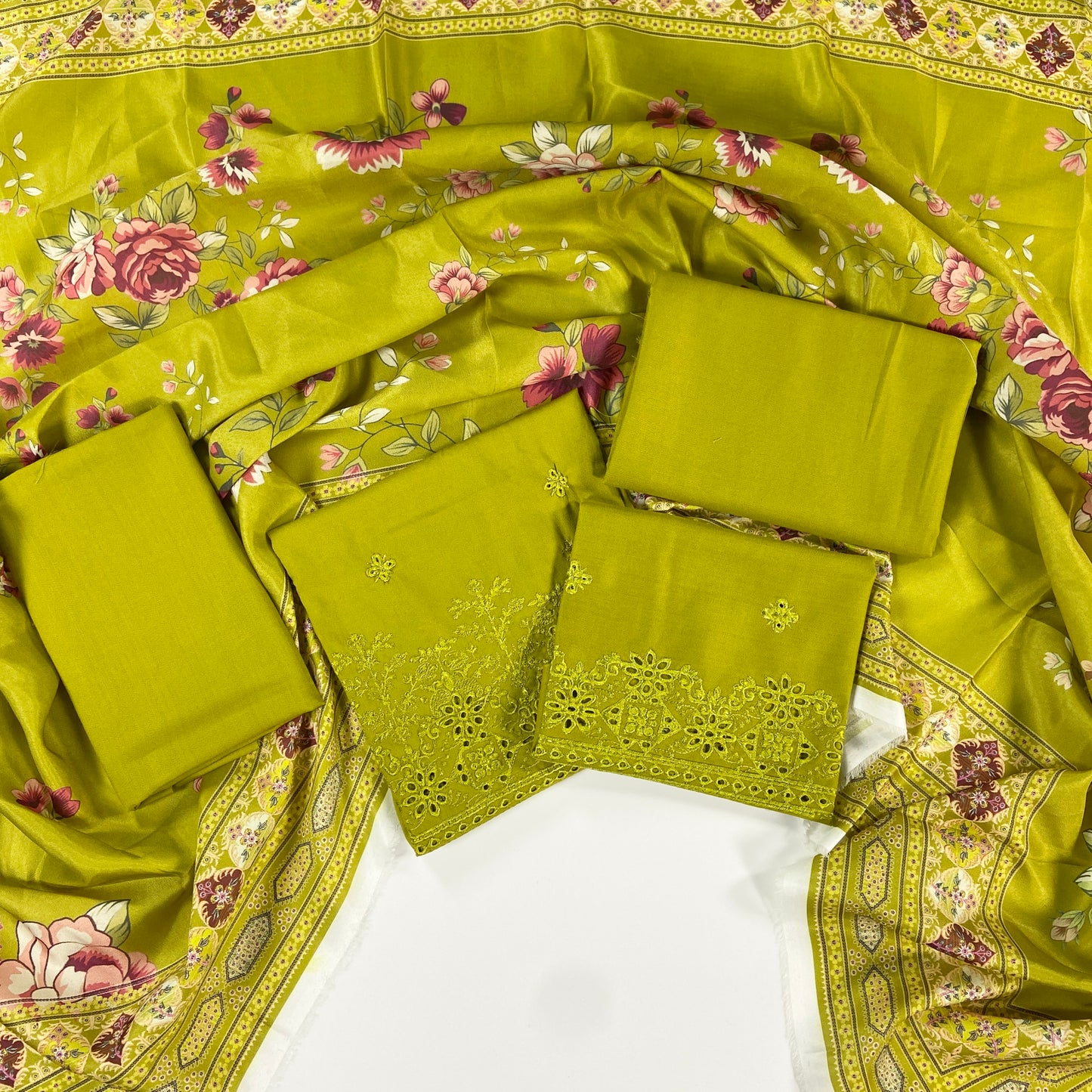 Anaya Noor Embroidered Dhanak 3PC