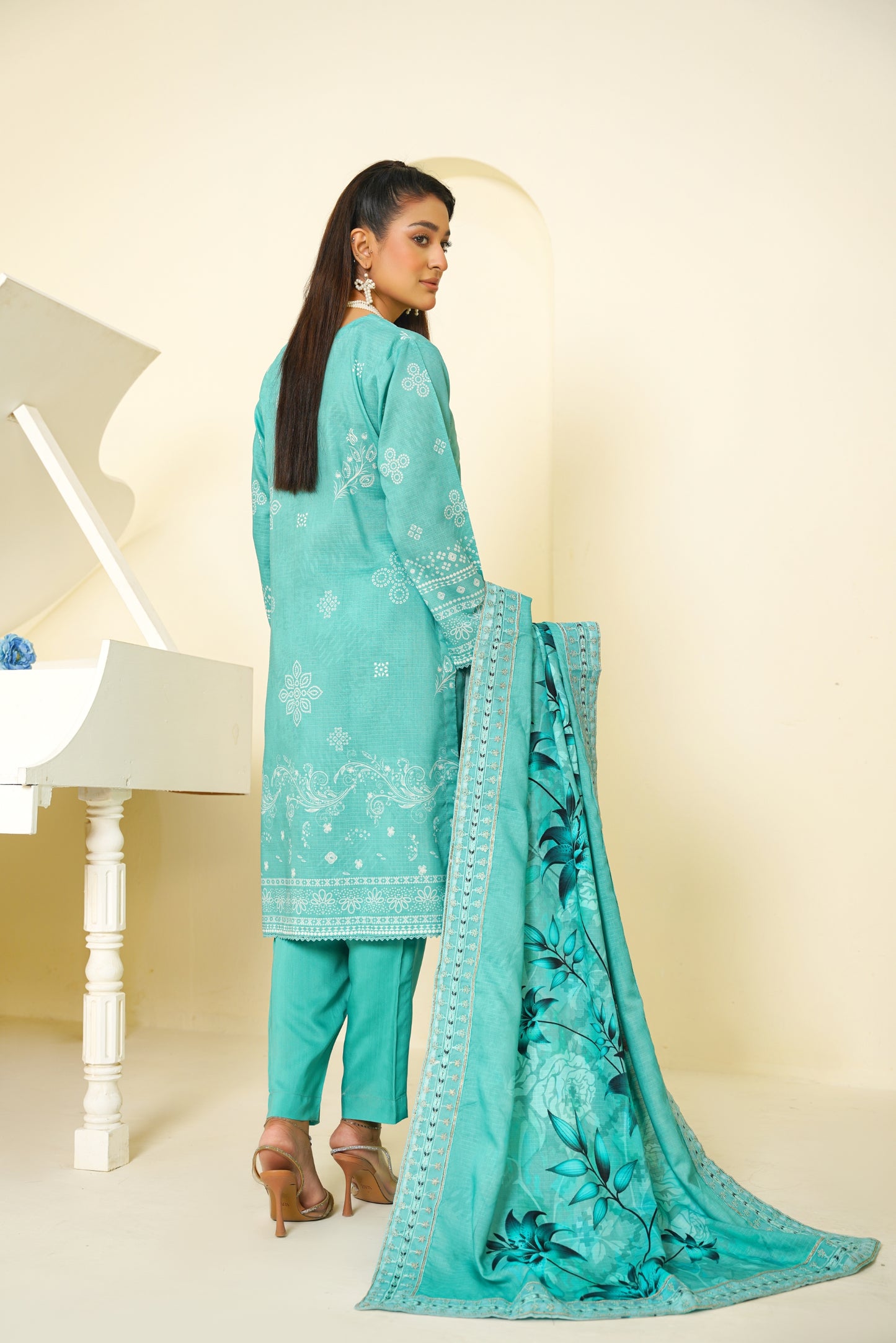 Narm o Nafees By Anaya Noor Embroidered Viscose 3PC