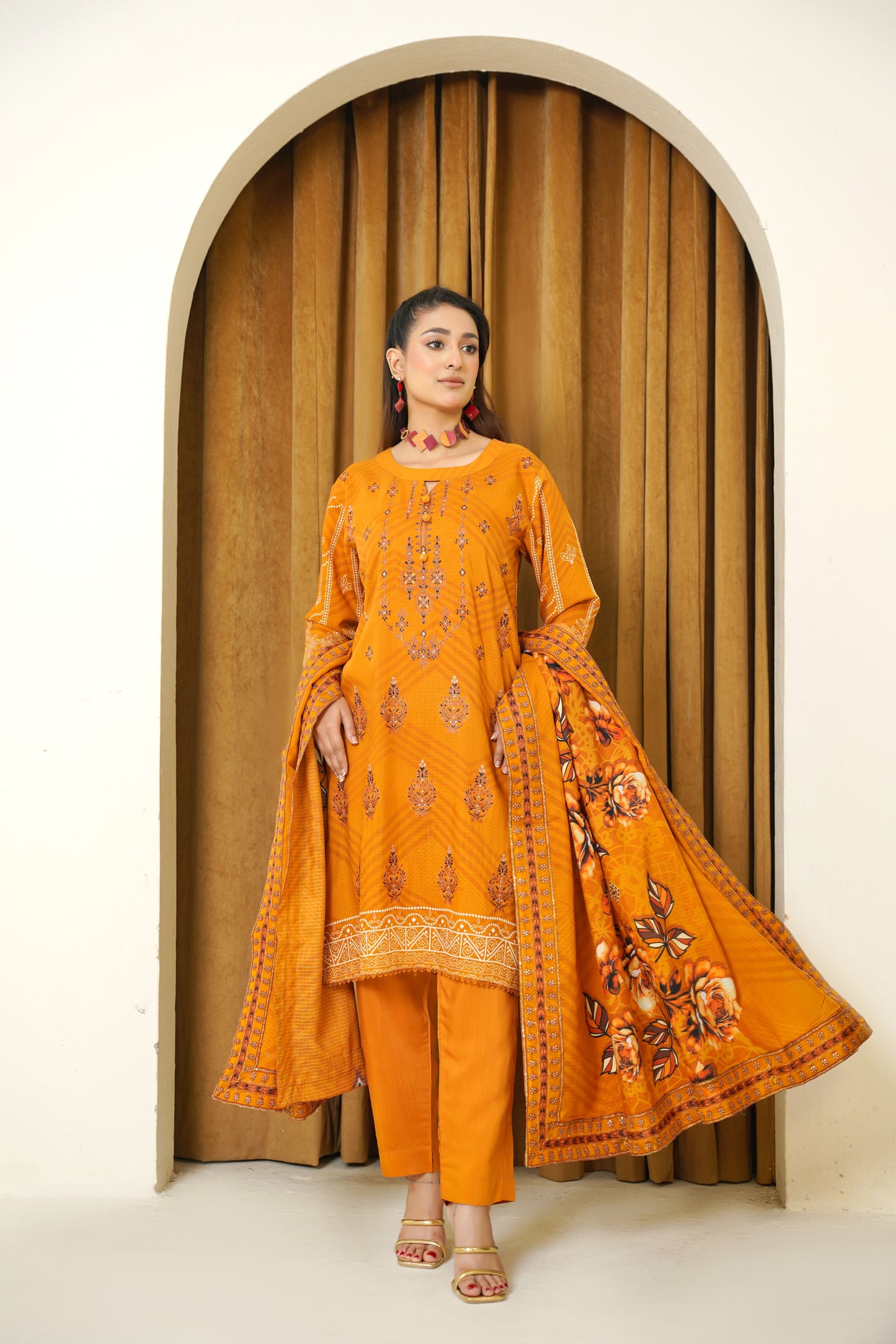 Narm o Nafees By Anaya Noor Embroidered Viscose 3PC