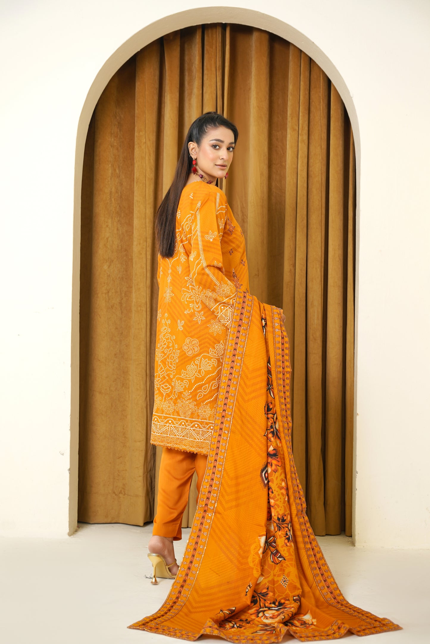 Narm o Nafees By Anaya Noor Embroidered Viscose 3PC