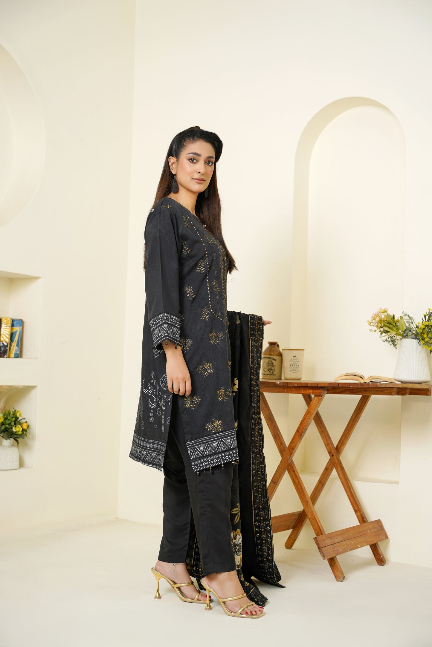 Narm o Nafees By Anaya Noor Embroidered Viscose 3PC