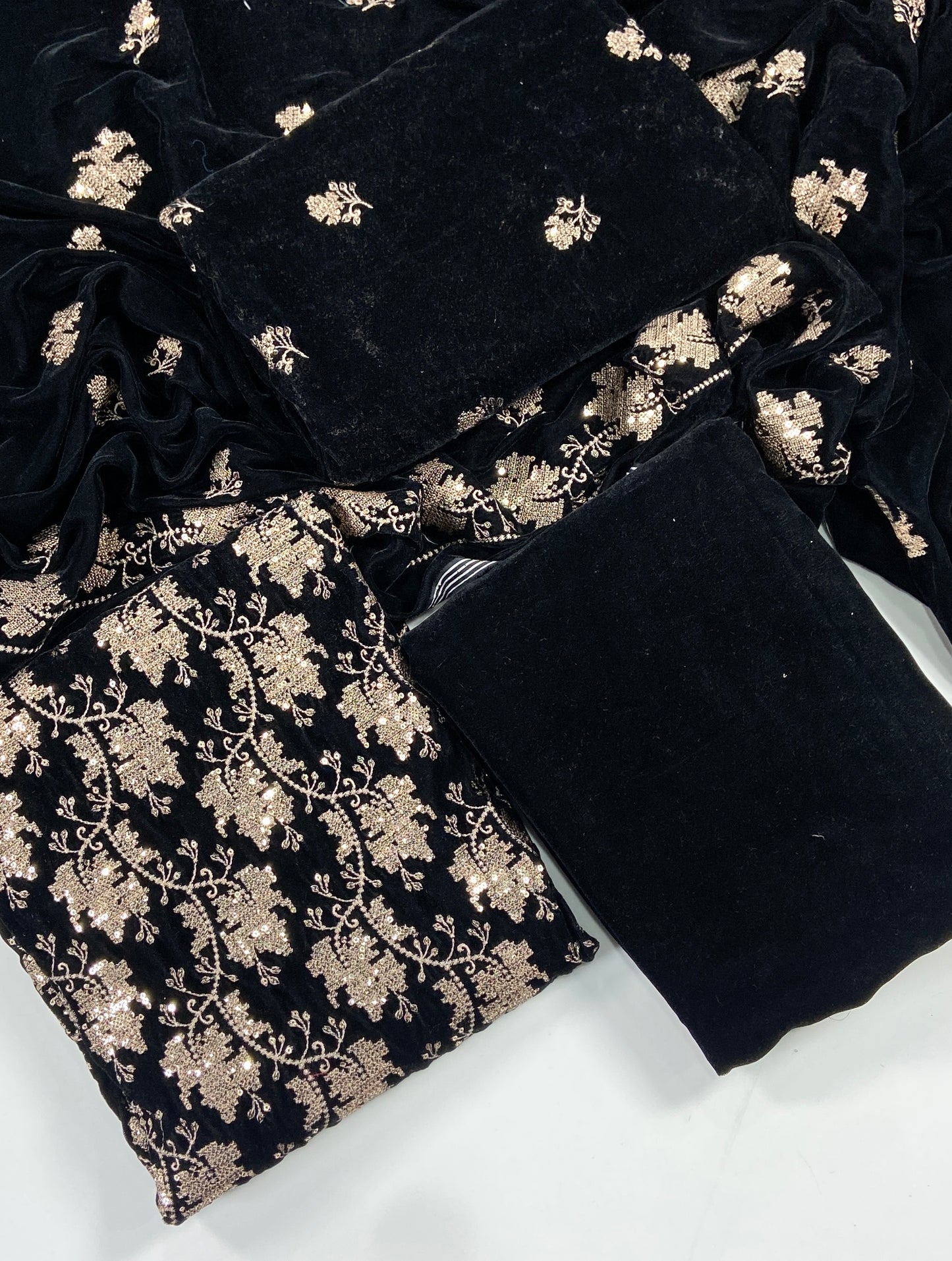 Maria B Luxury Velvet Embroidered Suit – 3PC