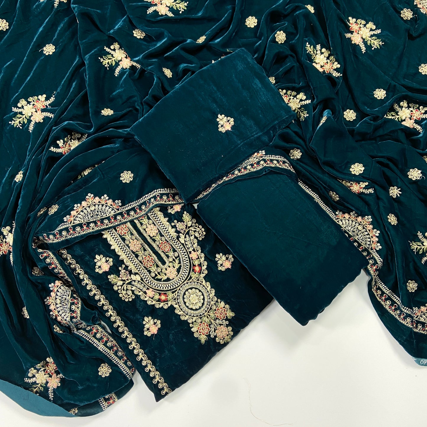 Maria B Luxury Velvet Embroidered Suit – 3PC