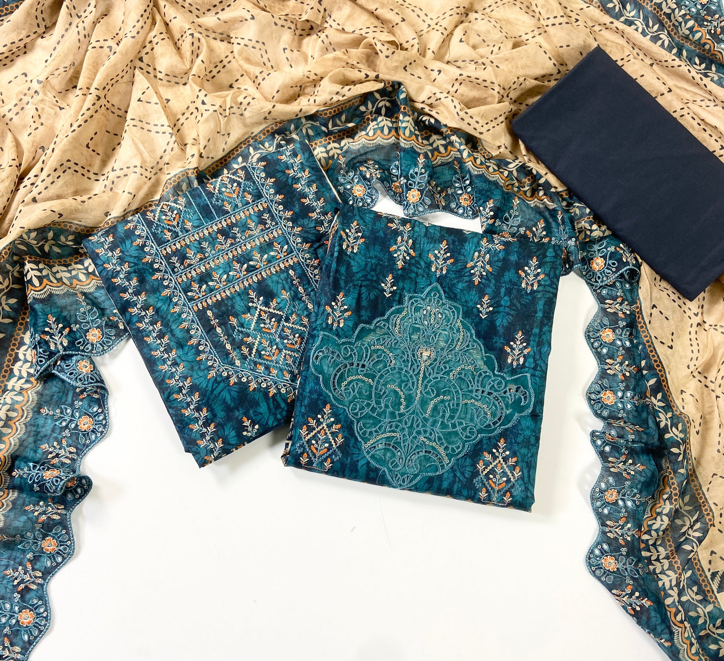 Almeerah Emb With Cutwork Dupatta Lawn 3PC