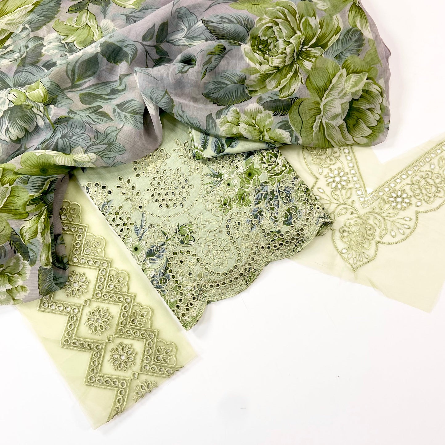 Iznik B Emb Luxury Lawn 3PC