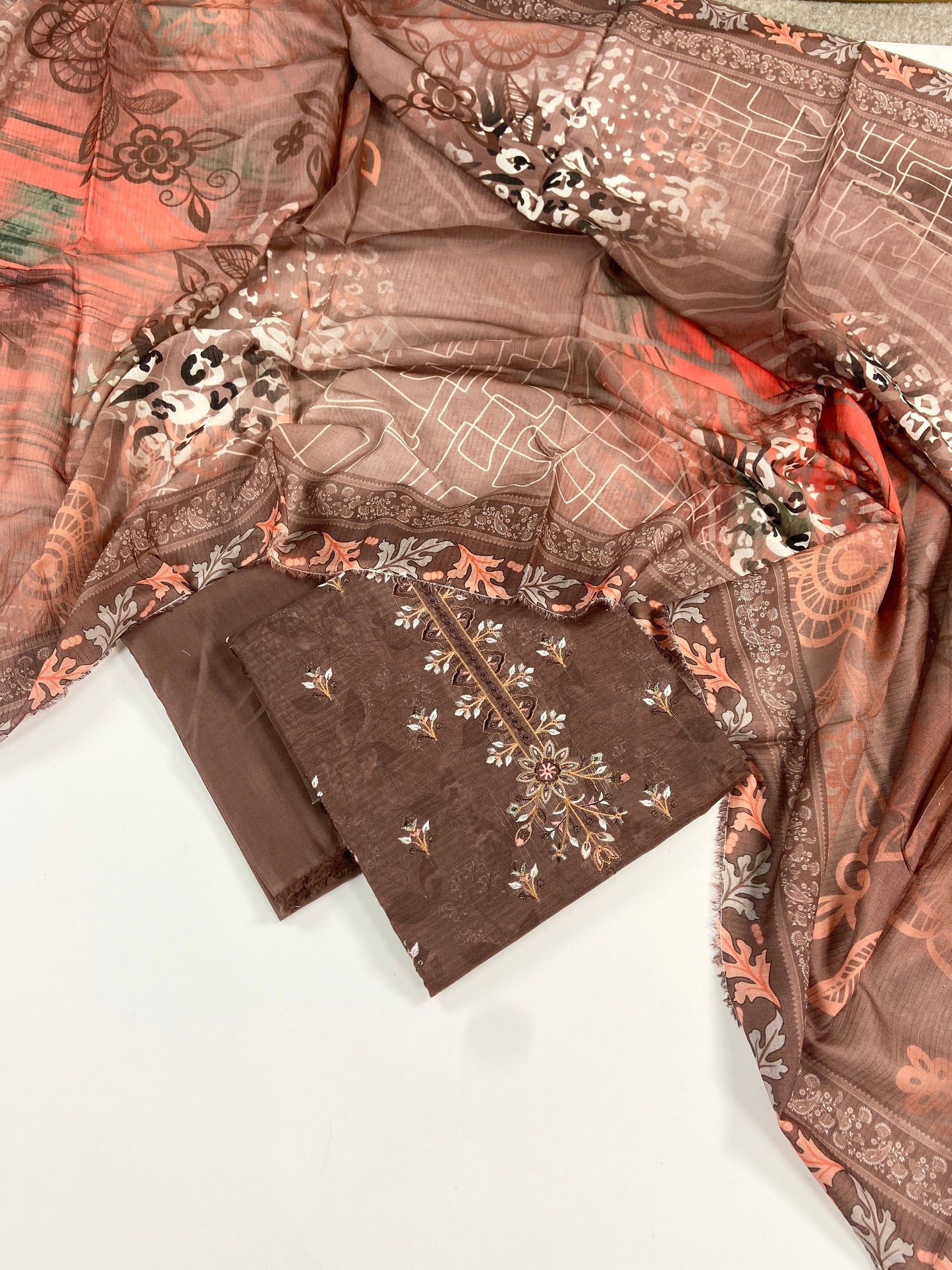 Anaya Noor Bana Dora Embroidered Lawn 3PC