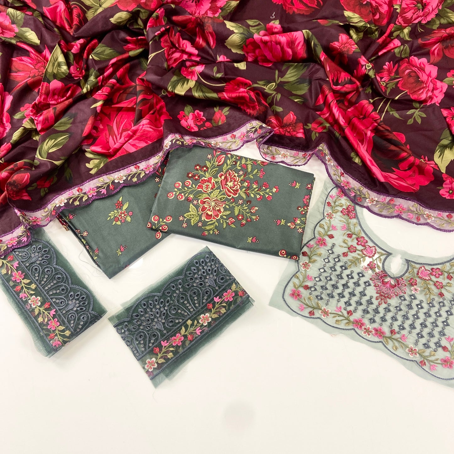 Iznik Printed Linen With Embroidered Patches-3PC