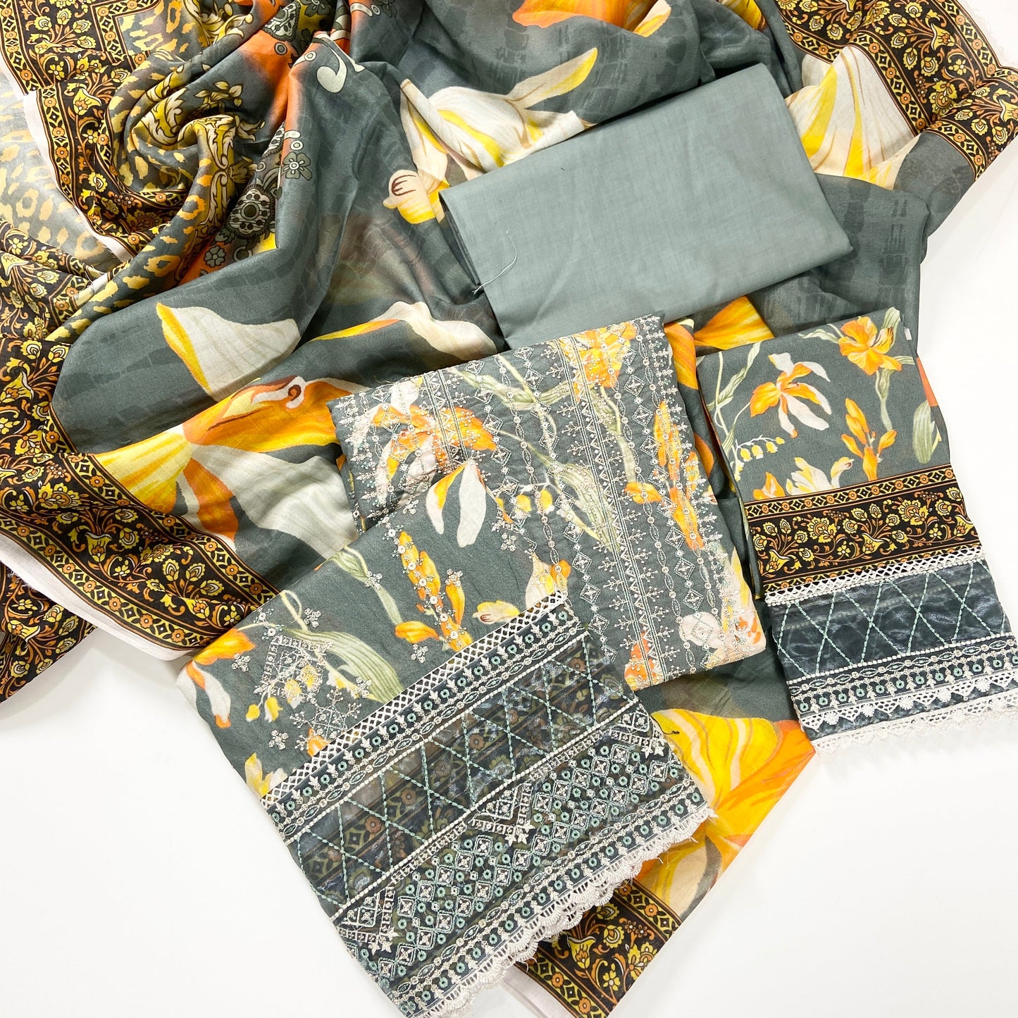 Fantak By Anaya Noor Heavy Emb Lawn 3PC