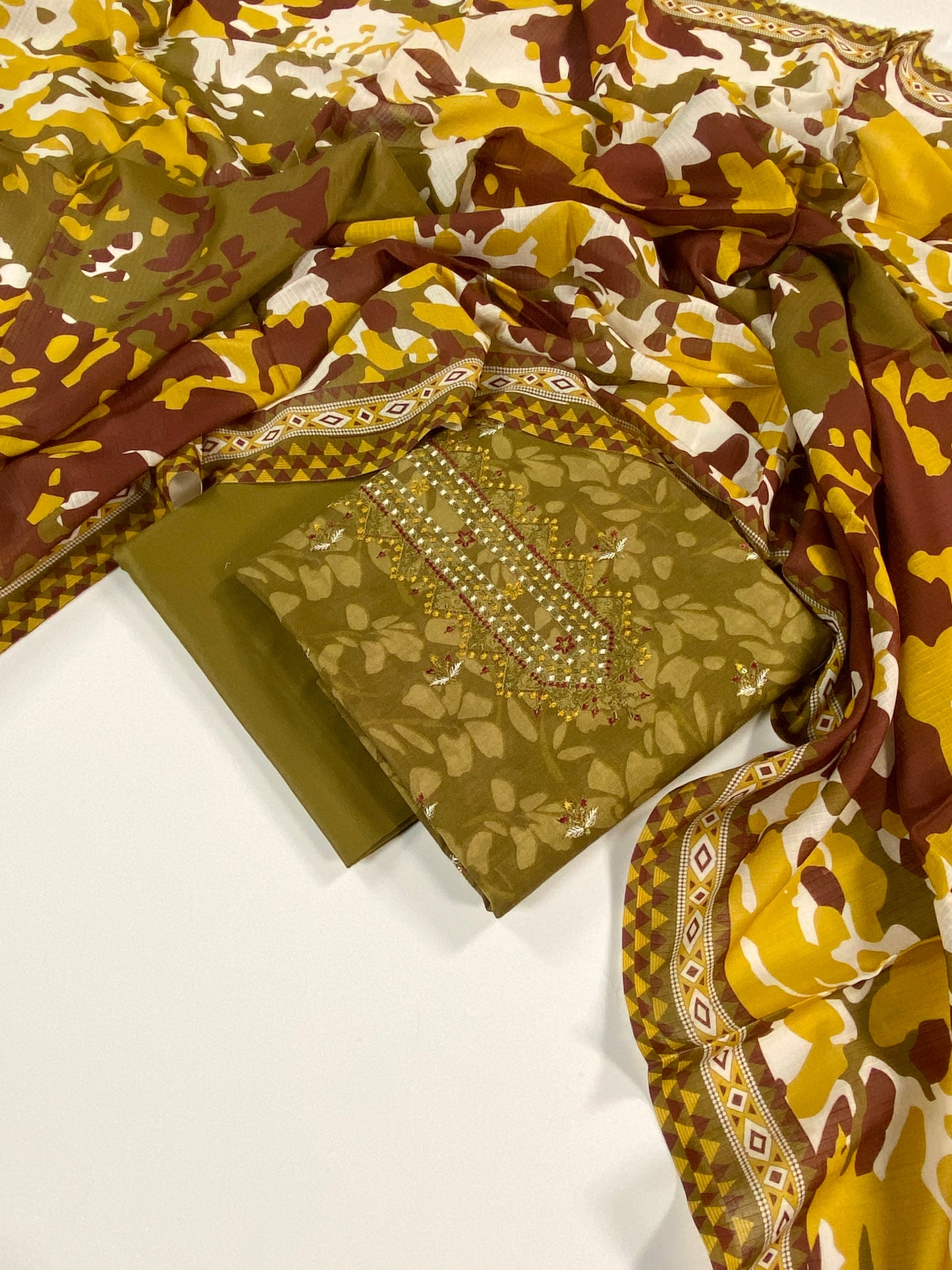 Anaya Noor Bana Dora Embroidered Lawn 3PC