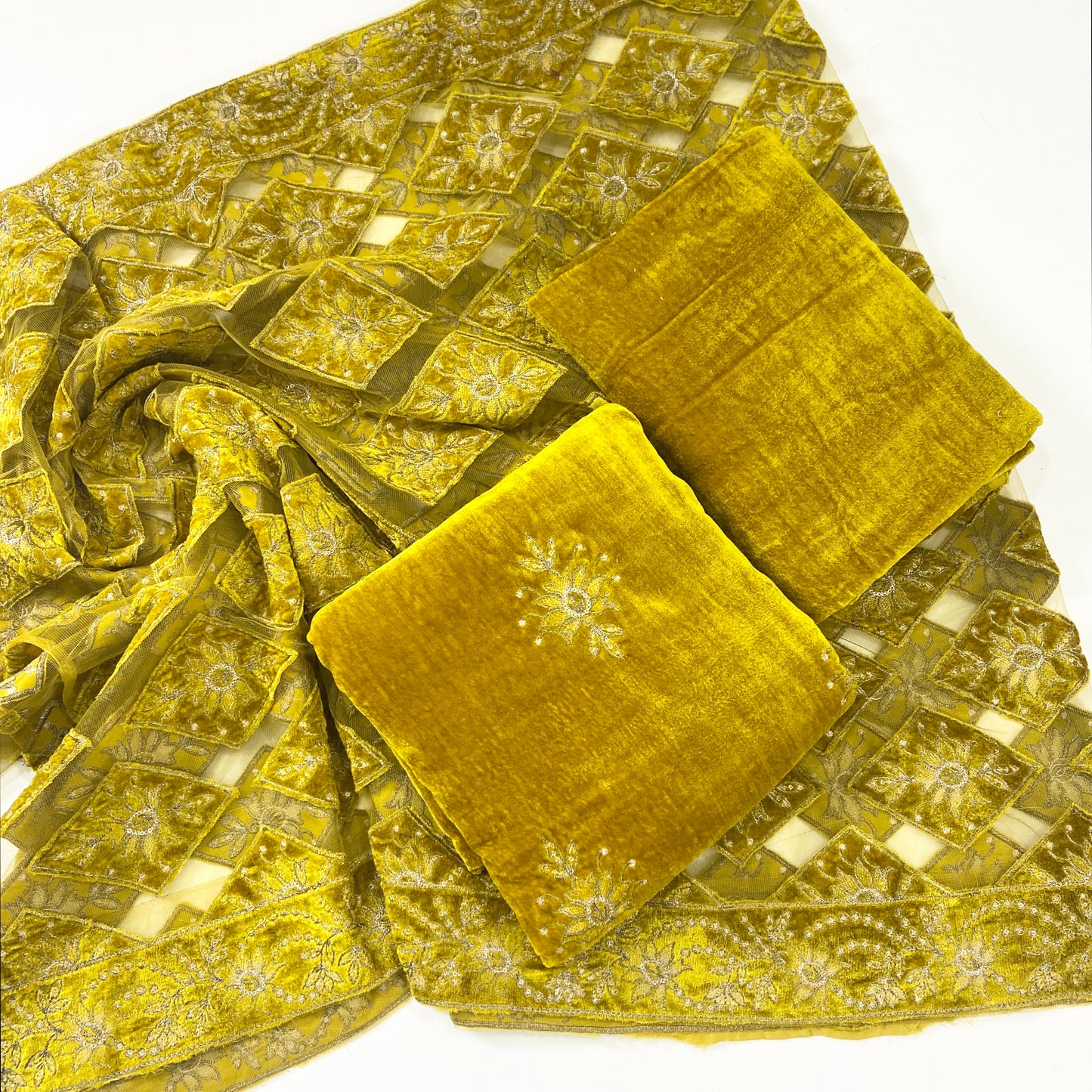 Bareeze Velvet Shawl With Aplic Work 3PC