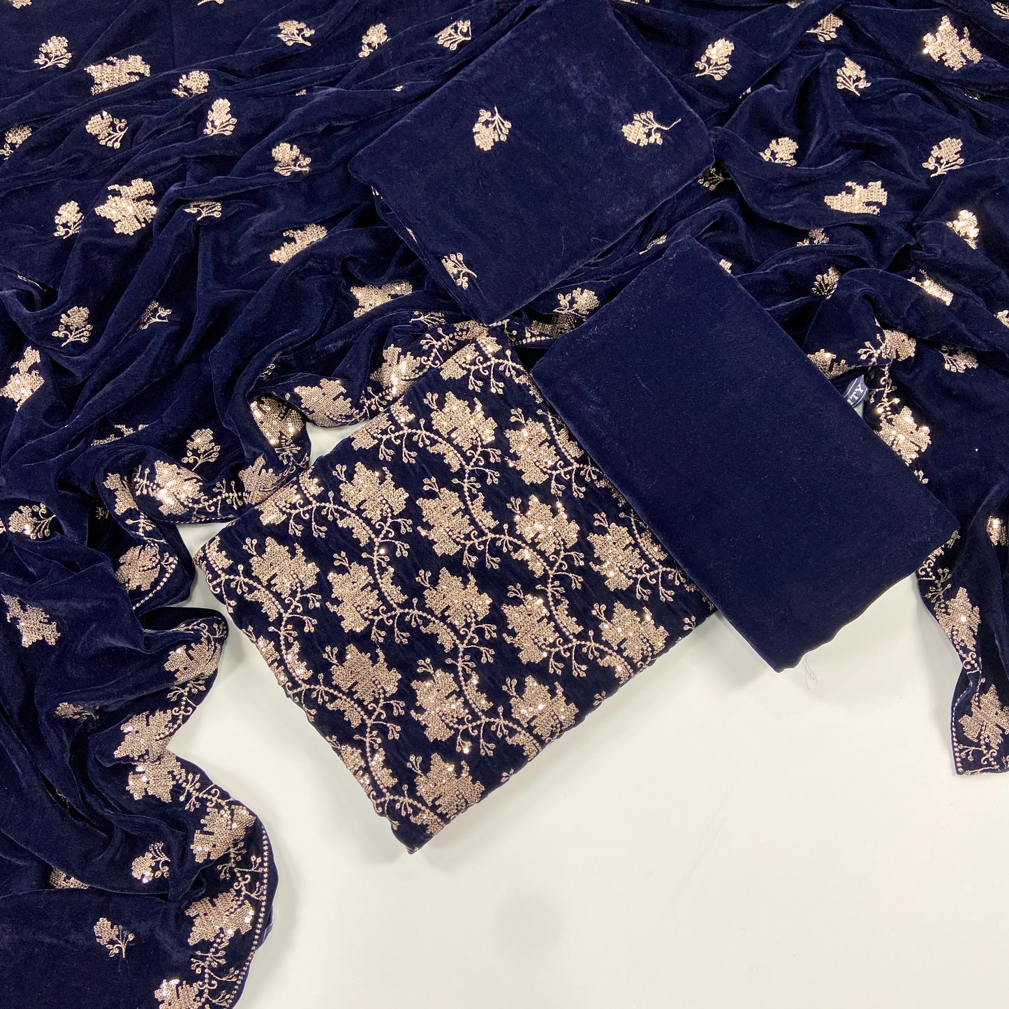 Maria B Luxury Velvet Embroidered Suit – 3PC