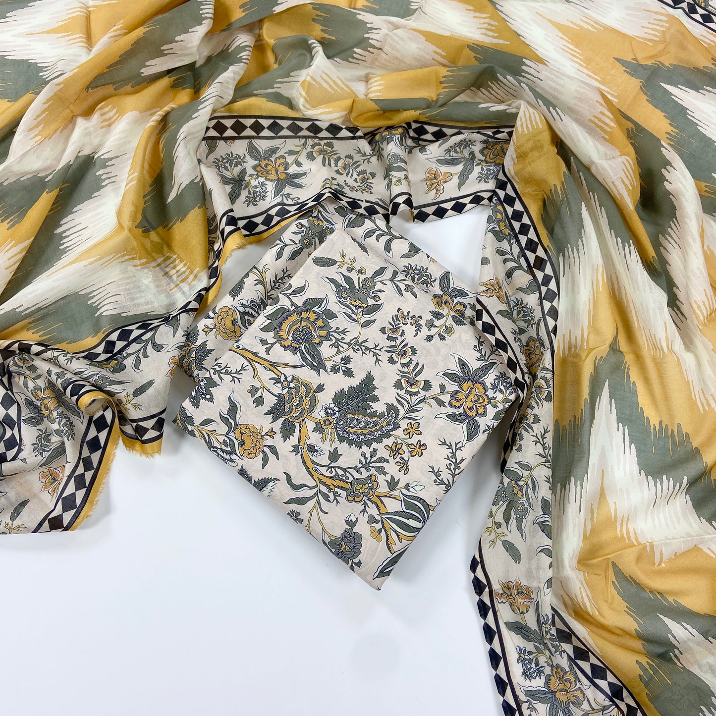 Sapphire Digital Printed Lawn 3PC
