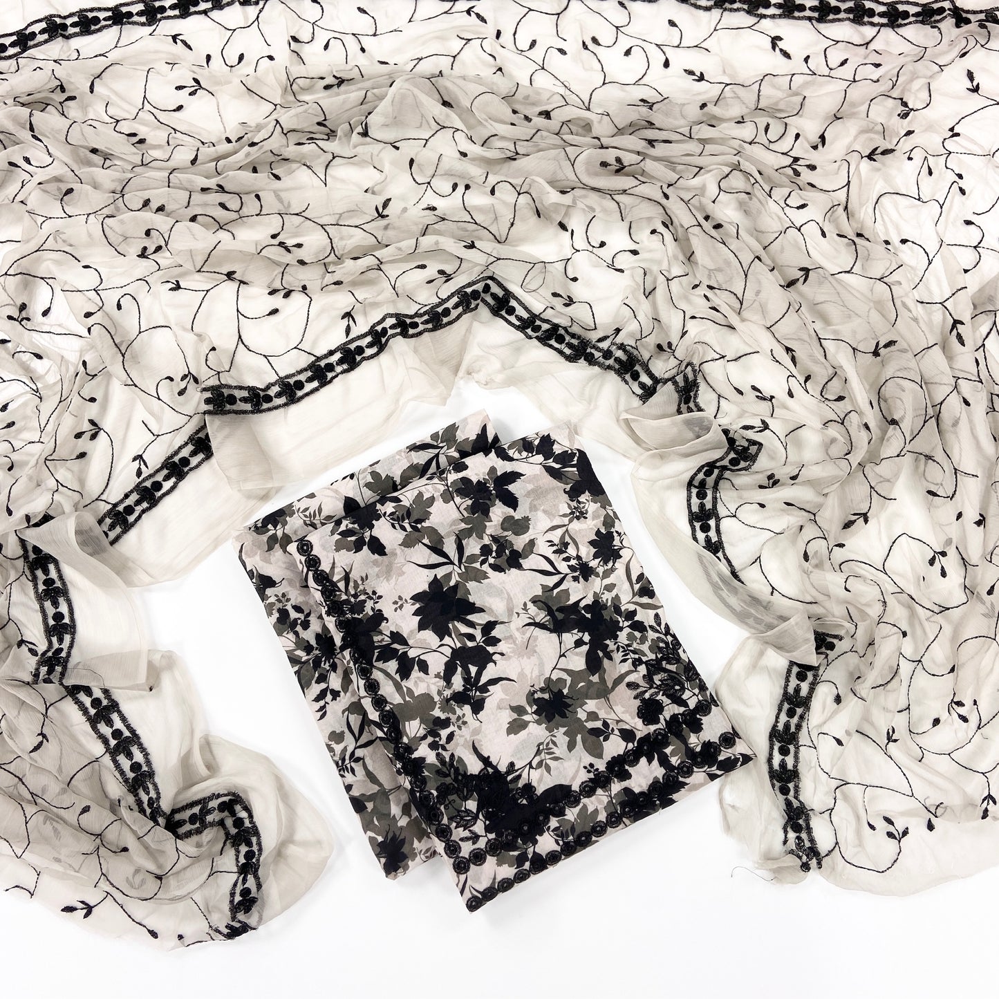 Ethnc Printed & Embroidered Lawn 3PC