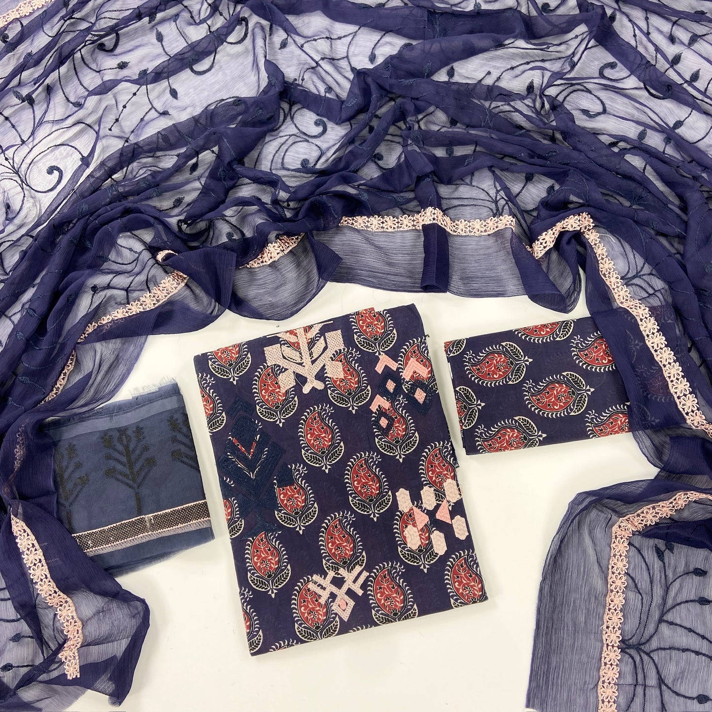 Ethnc Printed & Embroidered Lawn 3PC