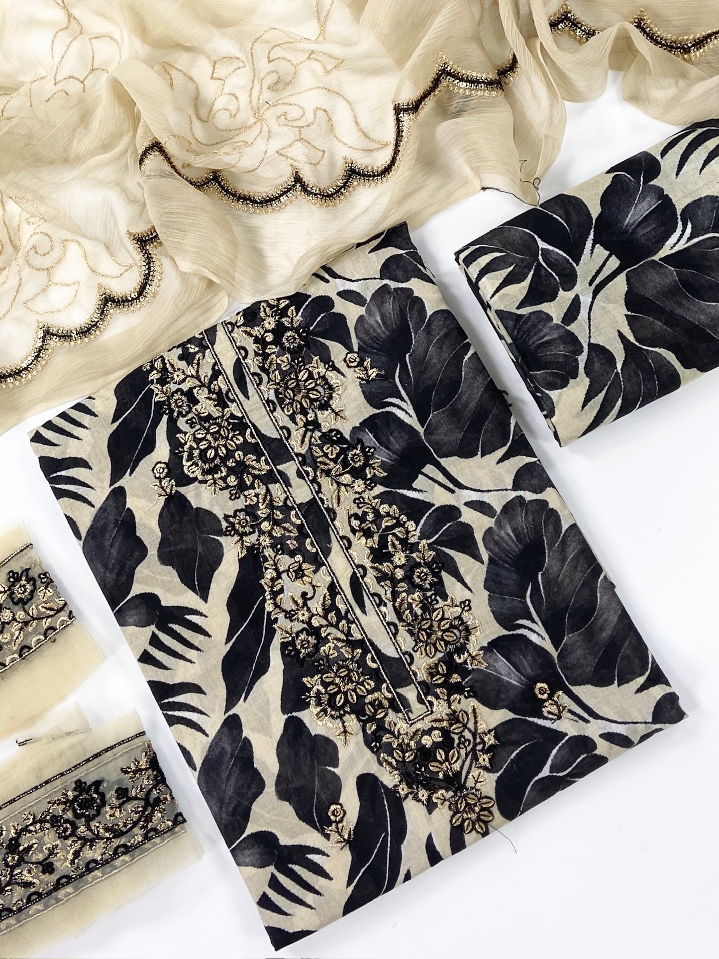 Ethnc Printed & Embroidered Lawn 3PC