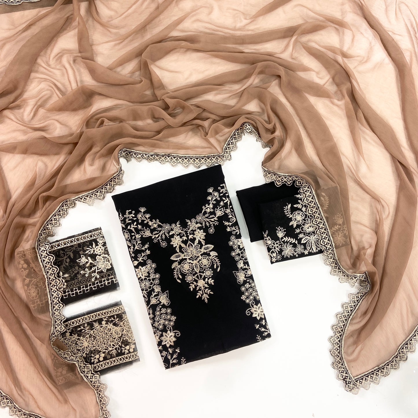 Zaha Khadija Shah Full Emb Lawn With Emb Patches 3PC