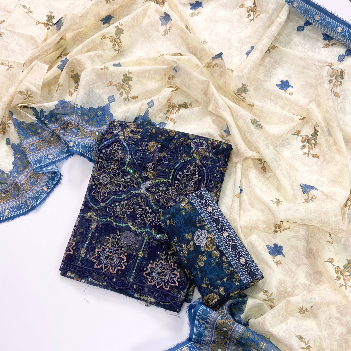 Aks-e-Noor By Anaya Noor Emb Laser-Cut Lawn 3PC